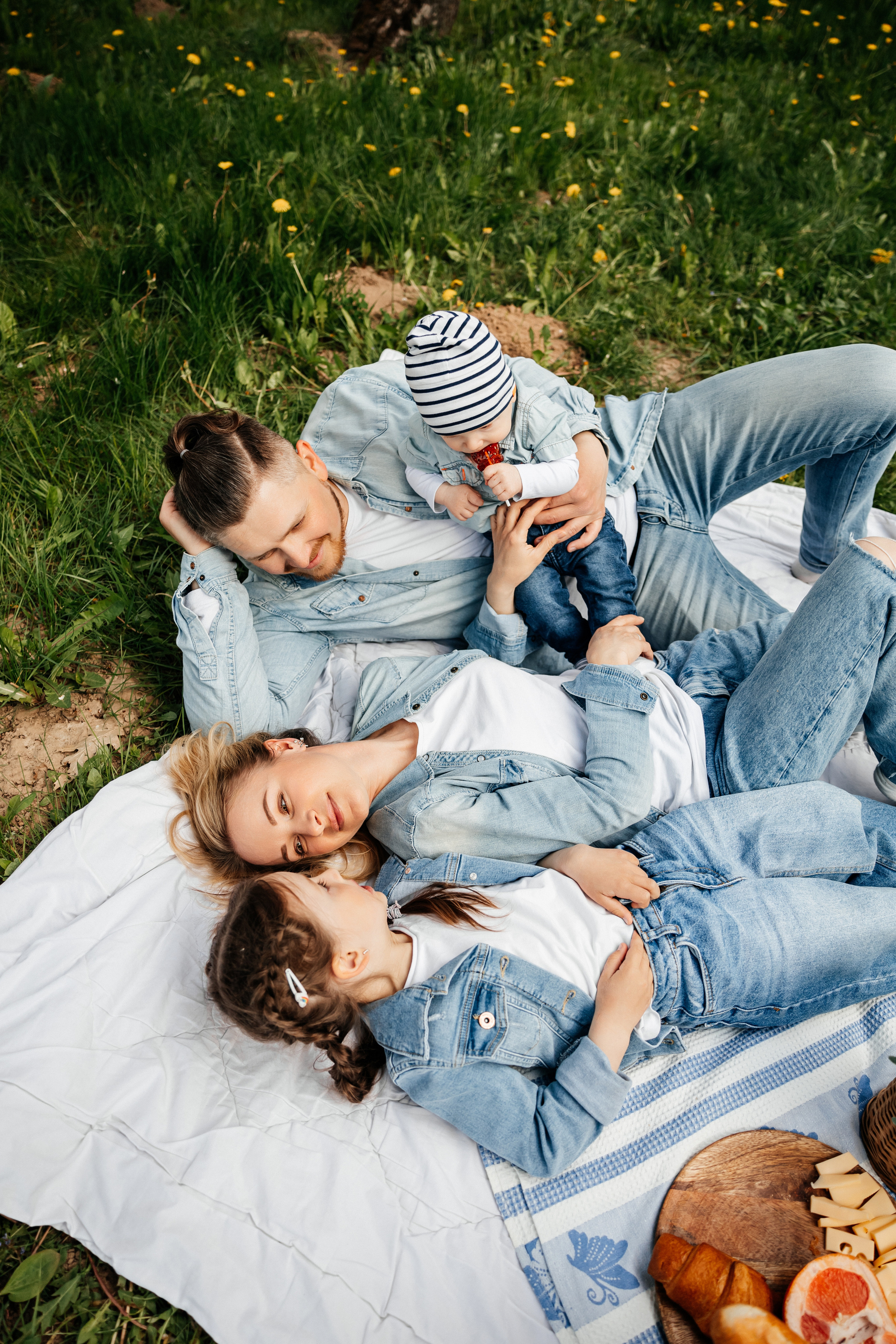 На улице весной. Свадебный и портретный фотограф Минск Евсович Инна