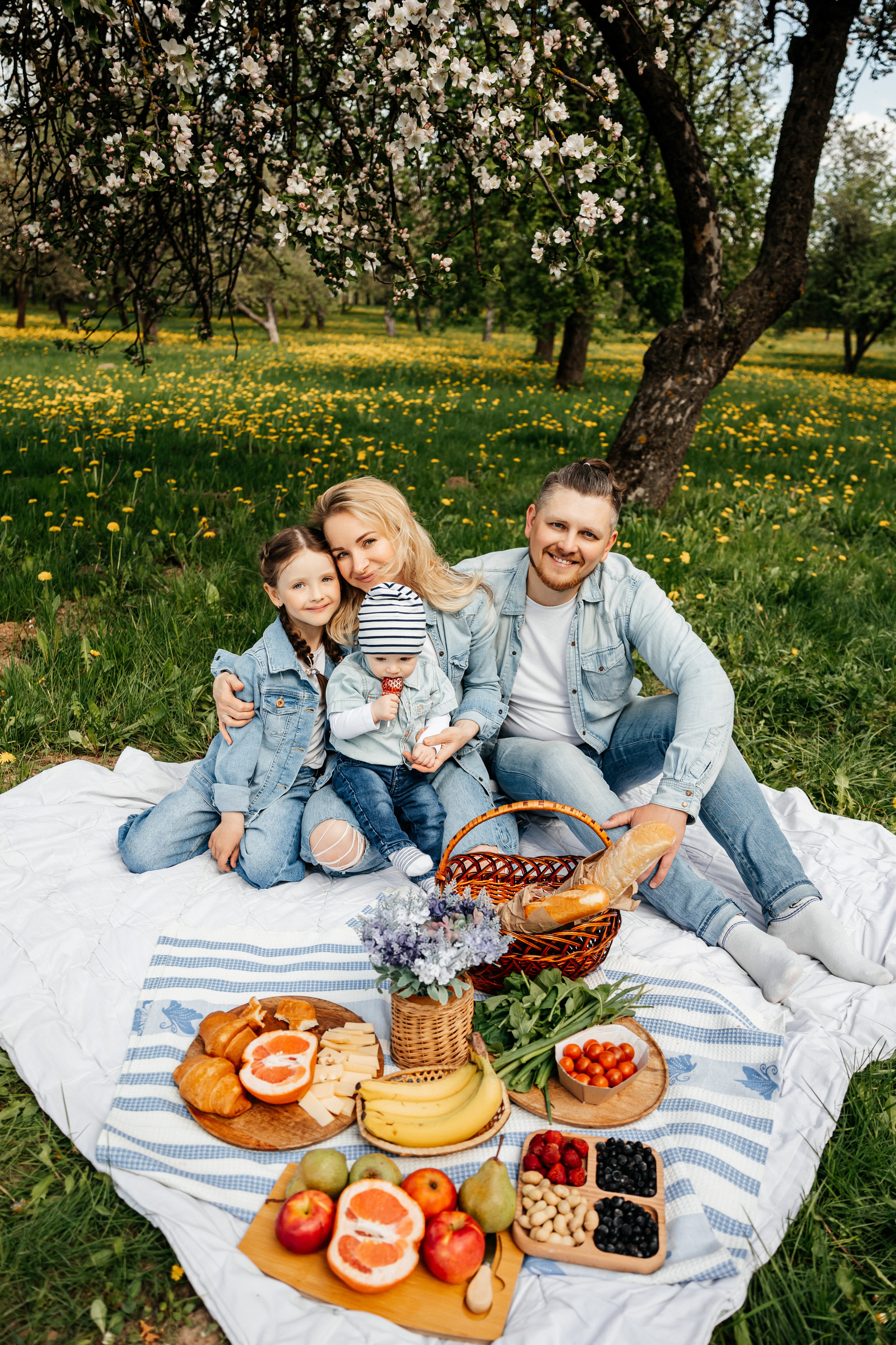 На улице весной. Свадебный и портретный фотограф Минск Евсович Инна