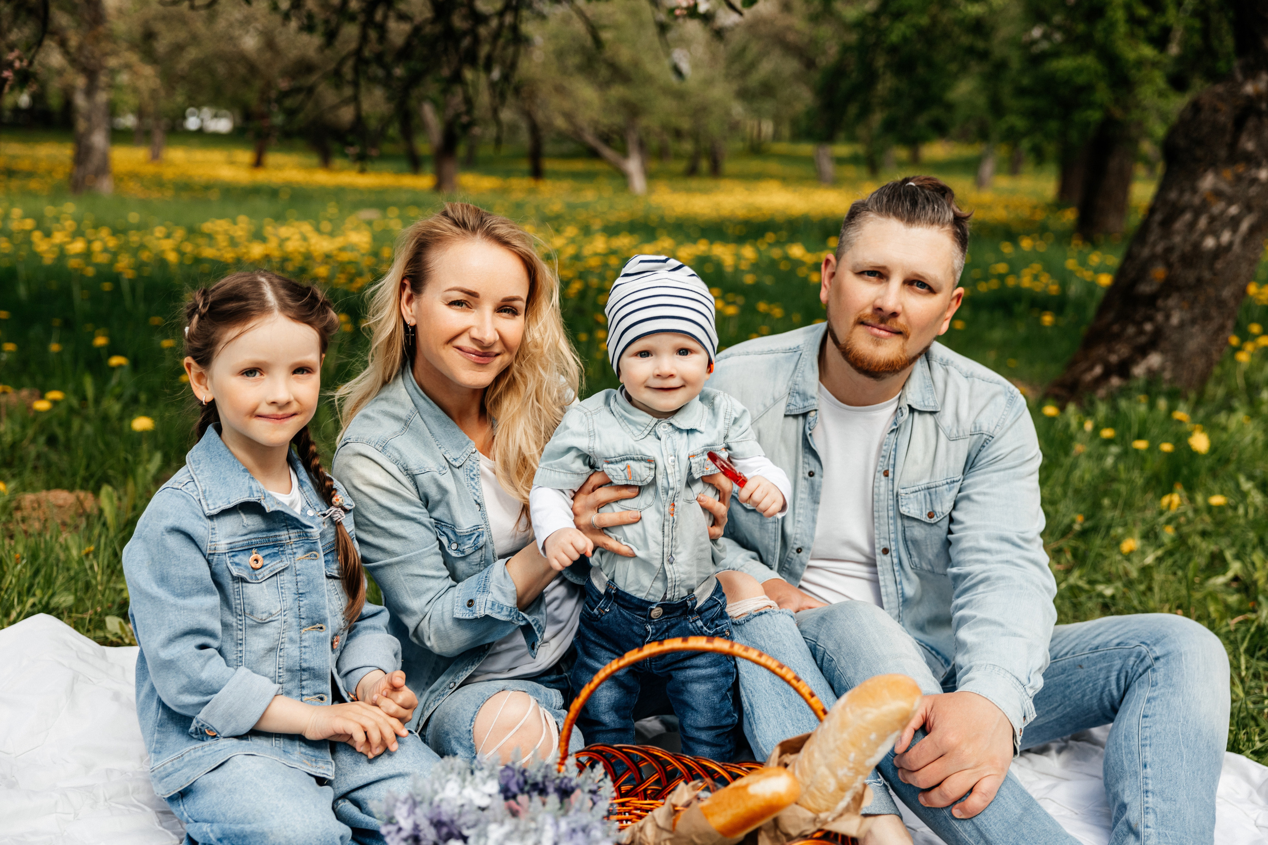 На улице весной. Свадебный и портретный фотограф Минск Евсович Инна