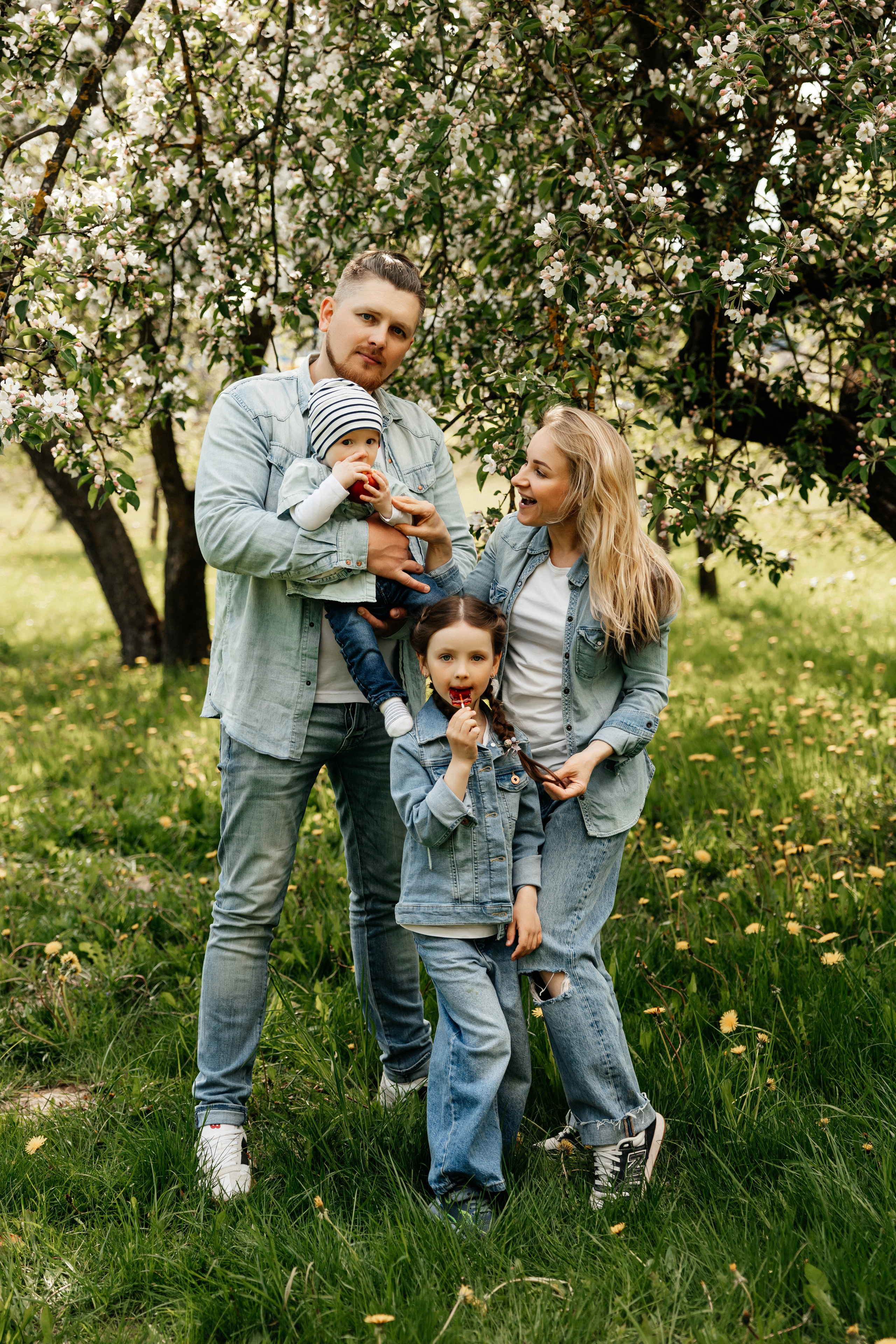 На улице весной. Свадебный и портретный фотограф Минск Евсович Инна