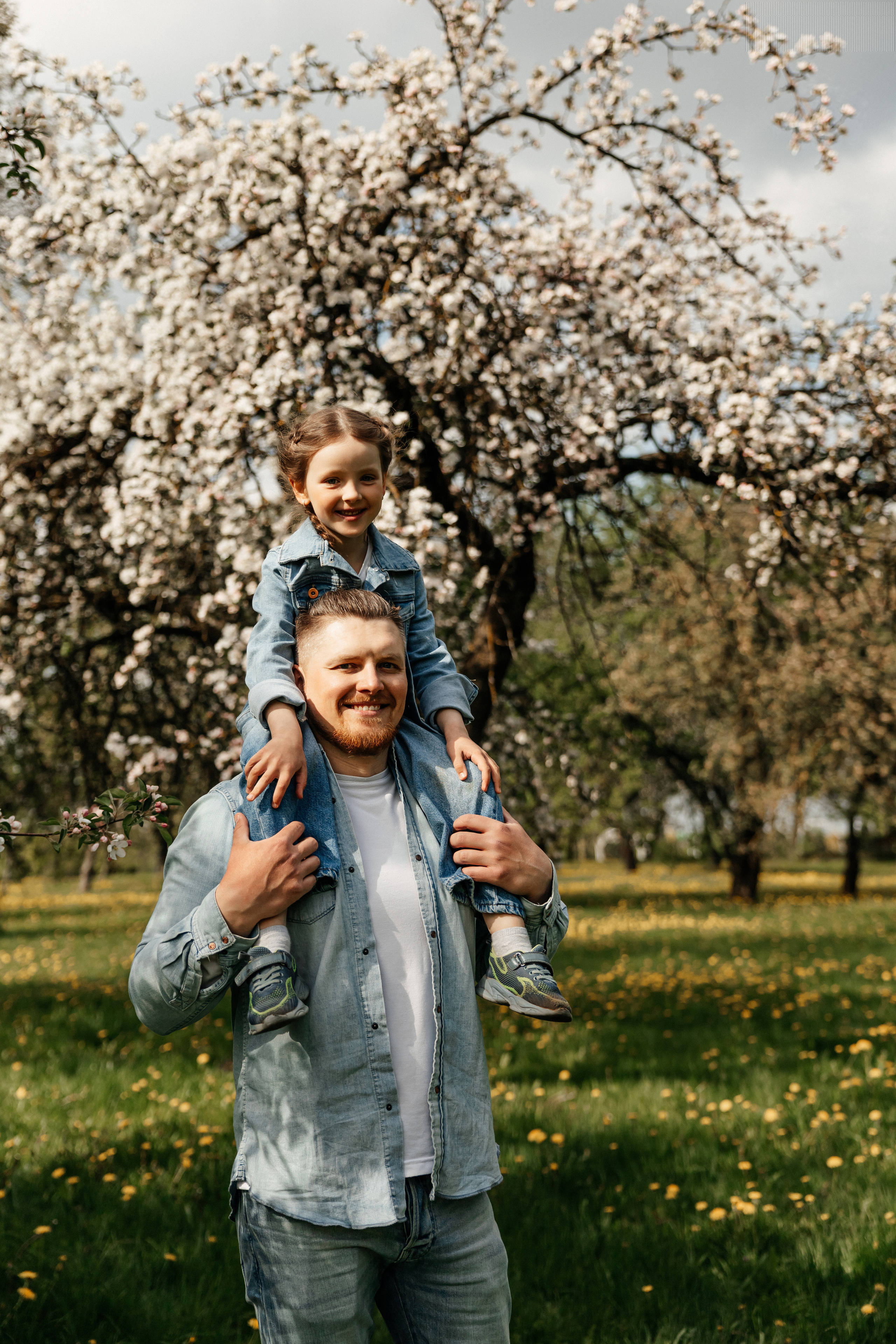 На улице весной. Свадебный и портретный фотограф Минск Евсович Инна