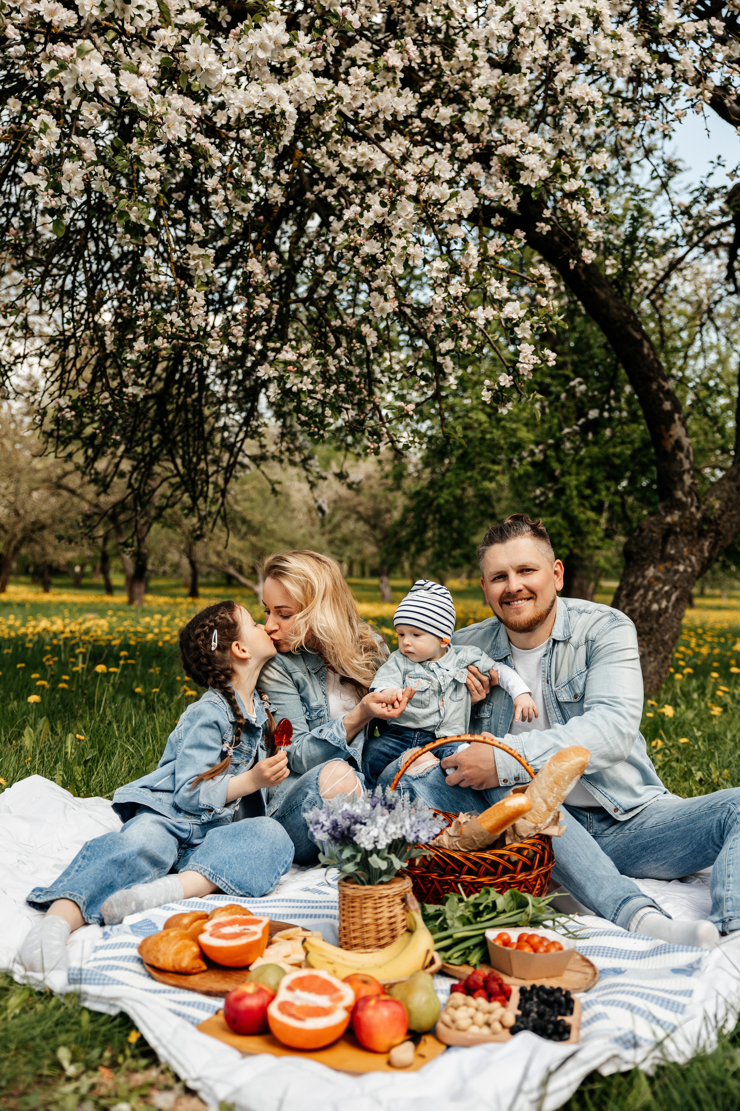 На улице весной. Свадебный и портретный фотограф Минск Евсович Инна
