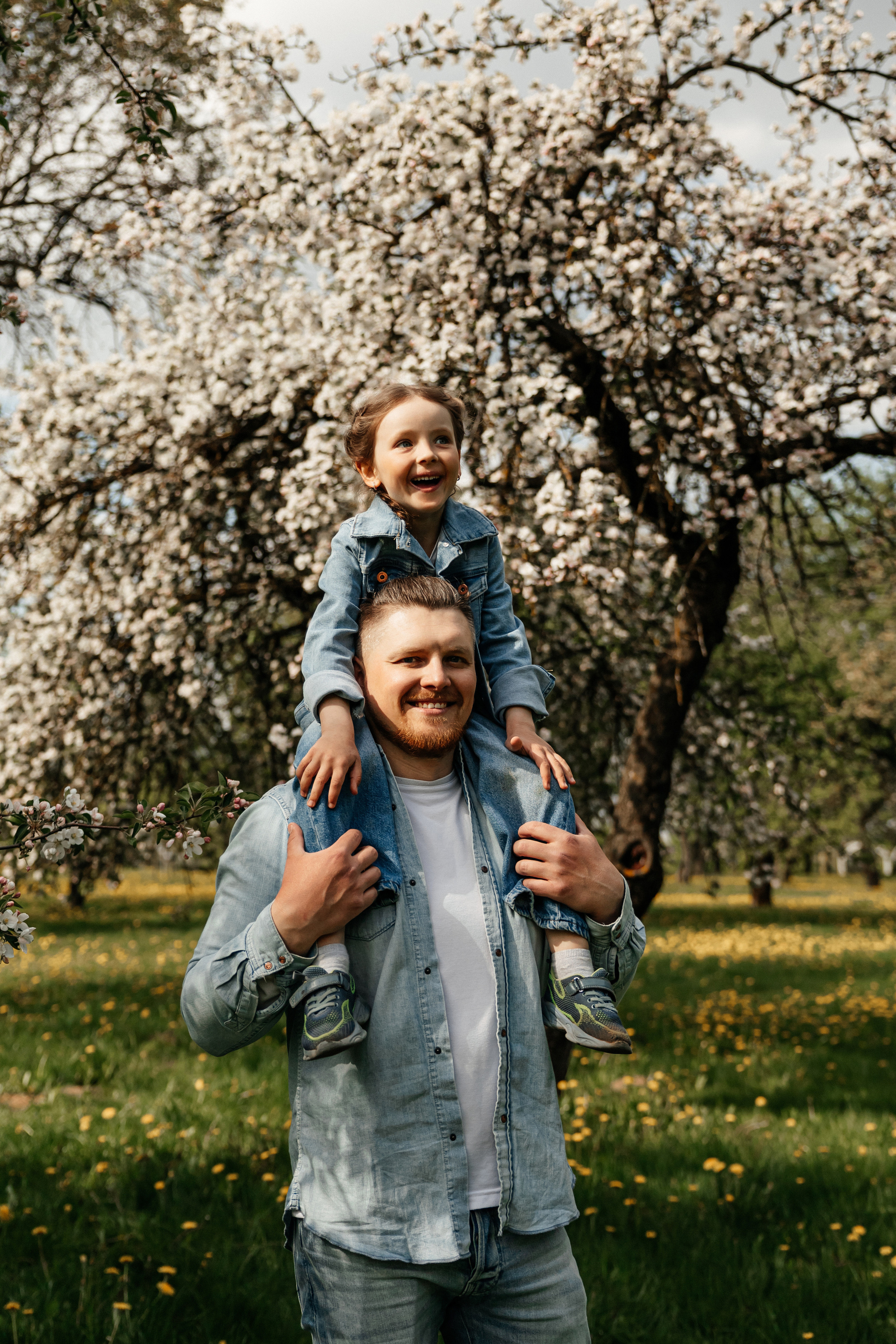 На улице весной. Свадебный и портретный фотограф Минск Евсович Инна