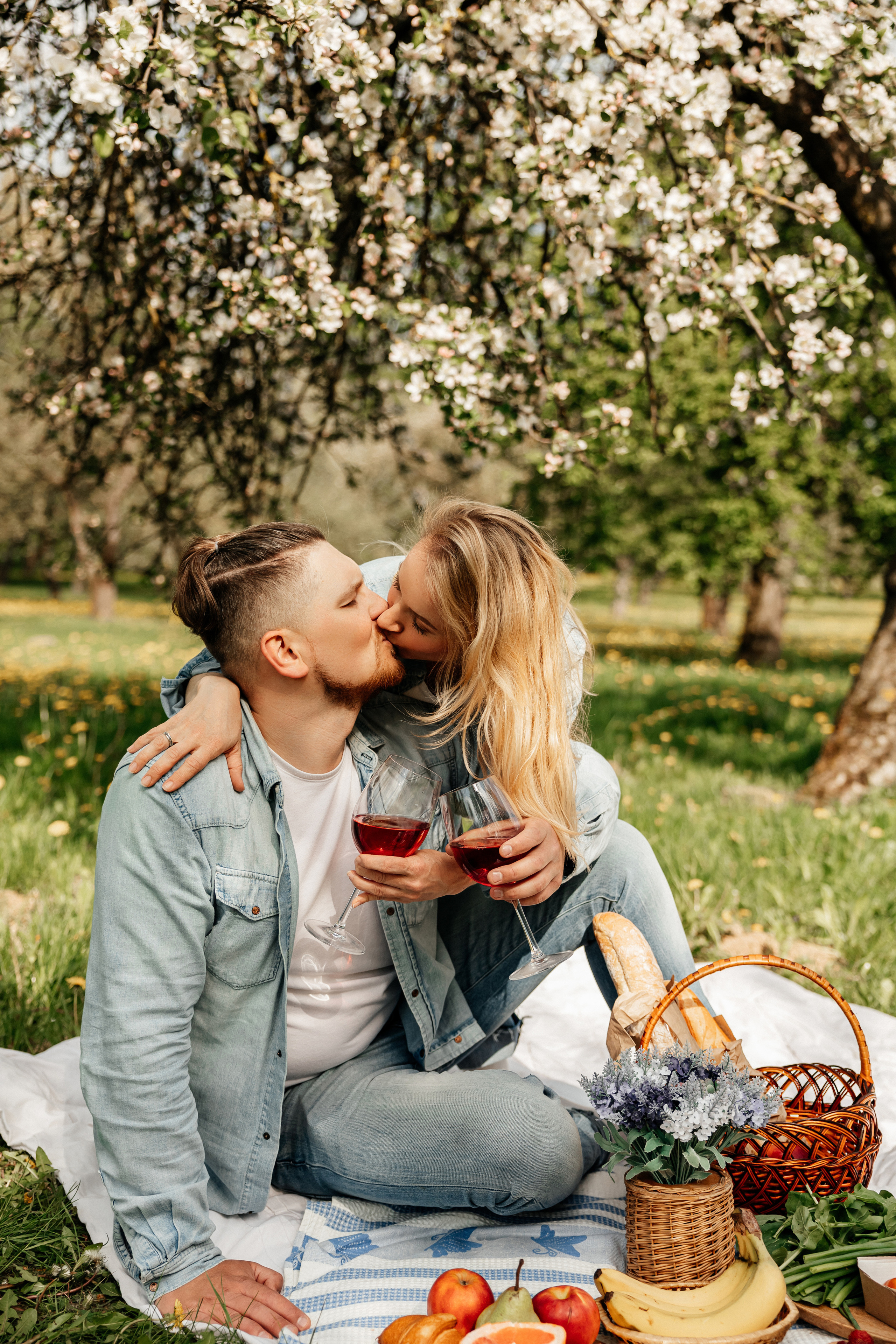 На улице весной. Свадебный и портретный фотограф Минск Евсович Инна
