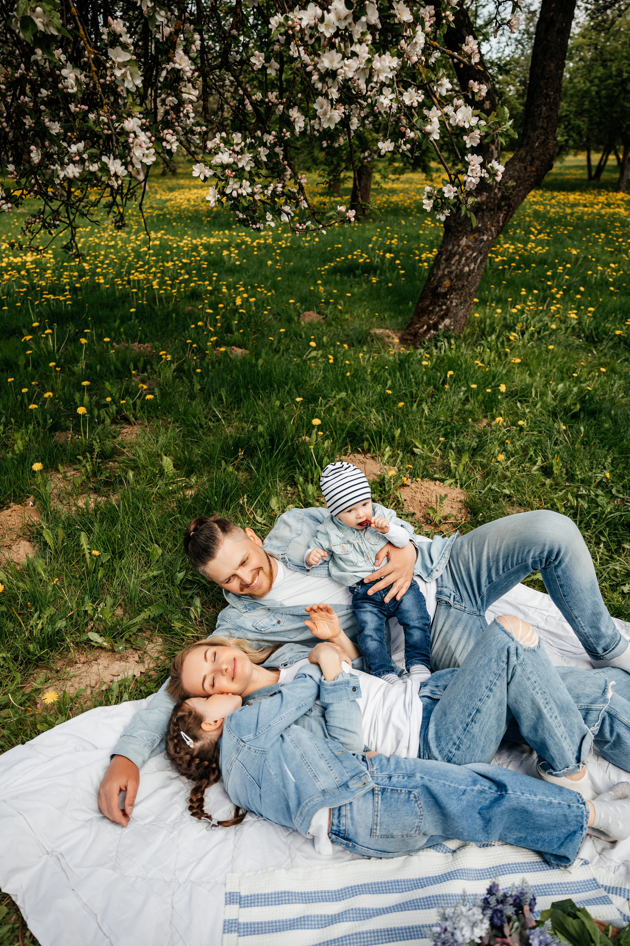 На улице весной. Свадебный и портретный фотограф Минск Евсович Инна