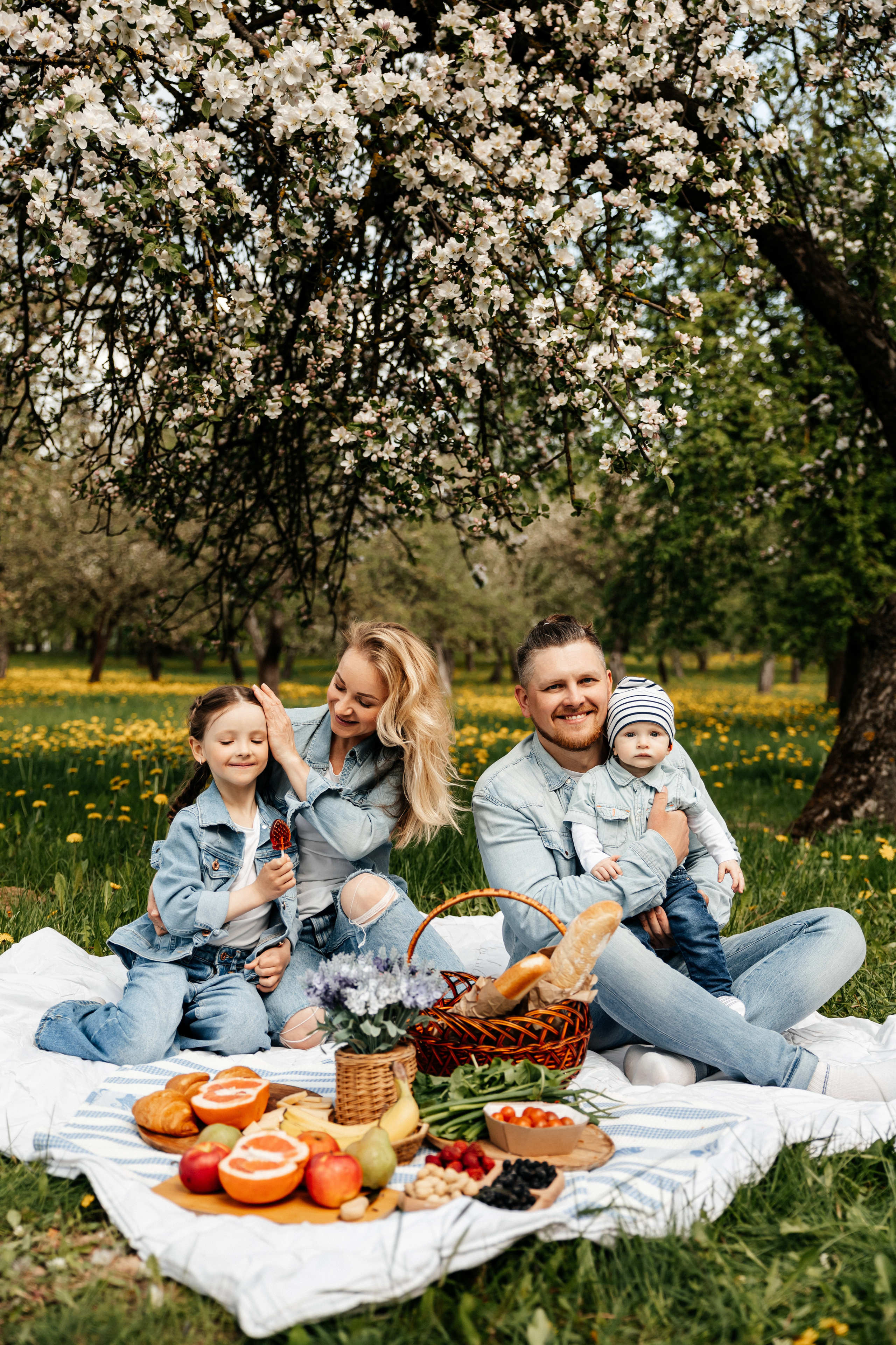 На улице весной. Свадебный и портретный фотограф Минск Евсович Инна