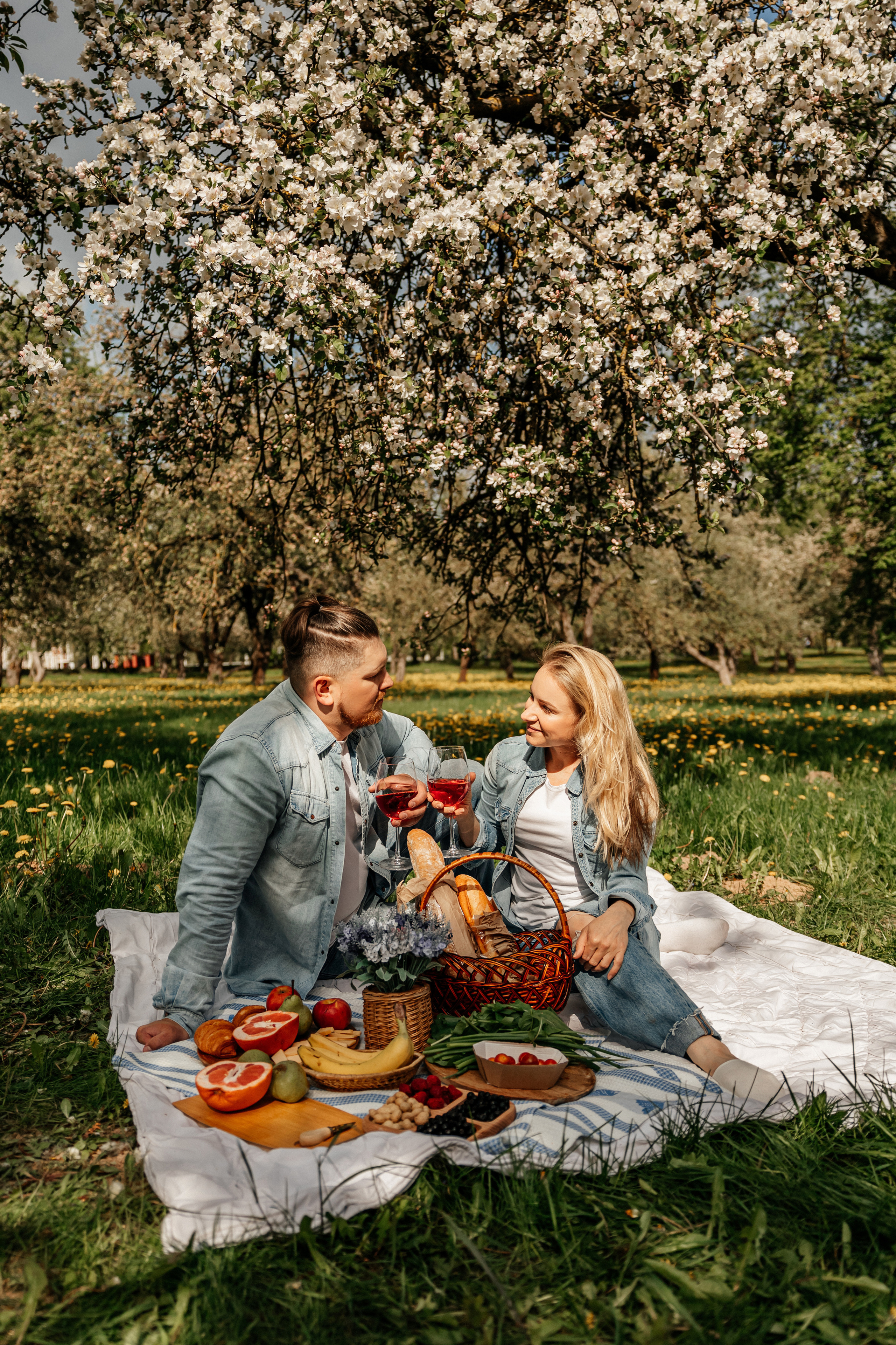 На улице весной. Свадебный и портретный фотограф Минск Евсович Инна