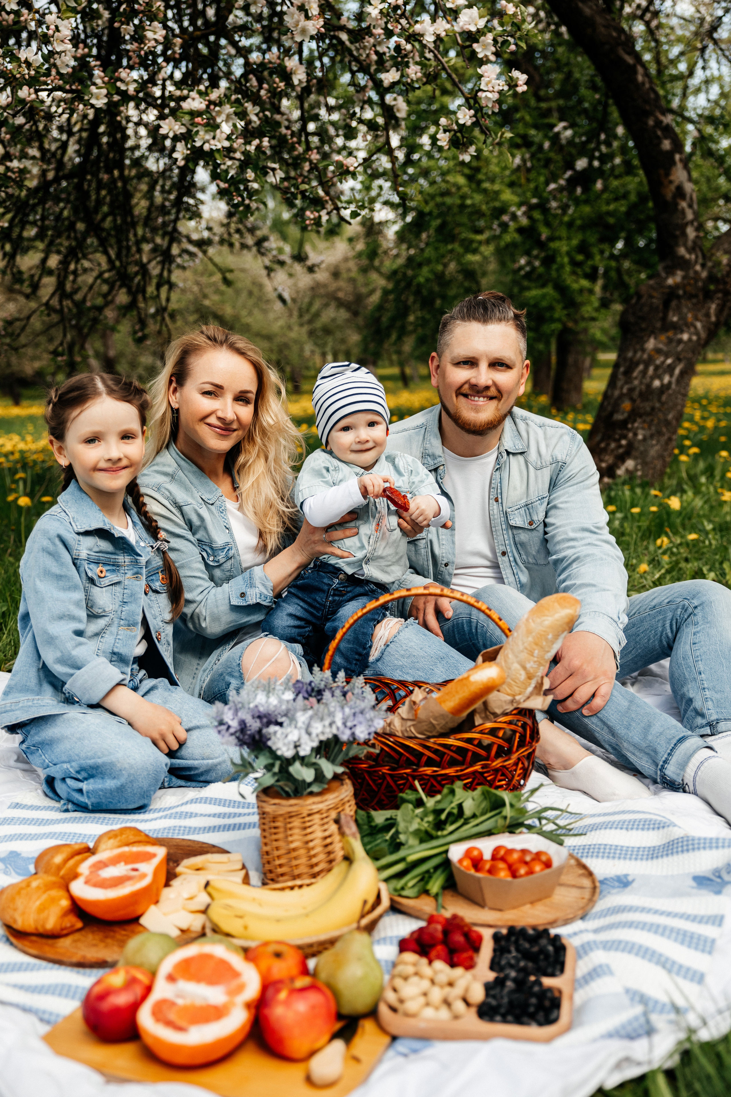 На улице весной. Свадебный и портретный фотограф Минск Евсович Инна