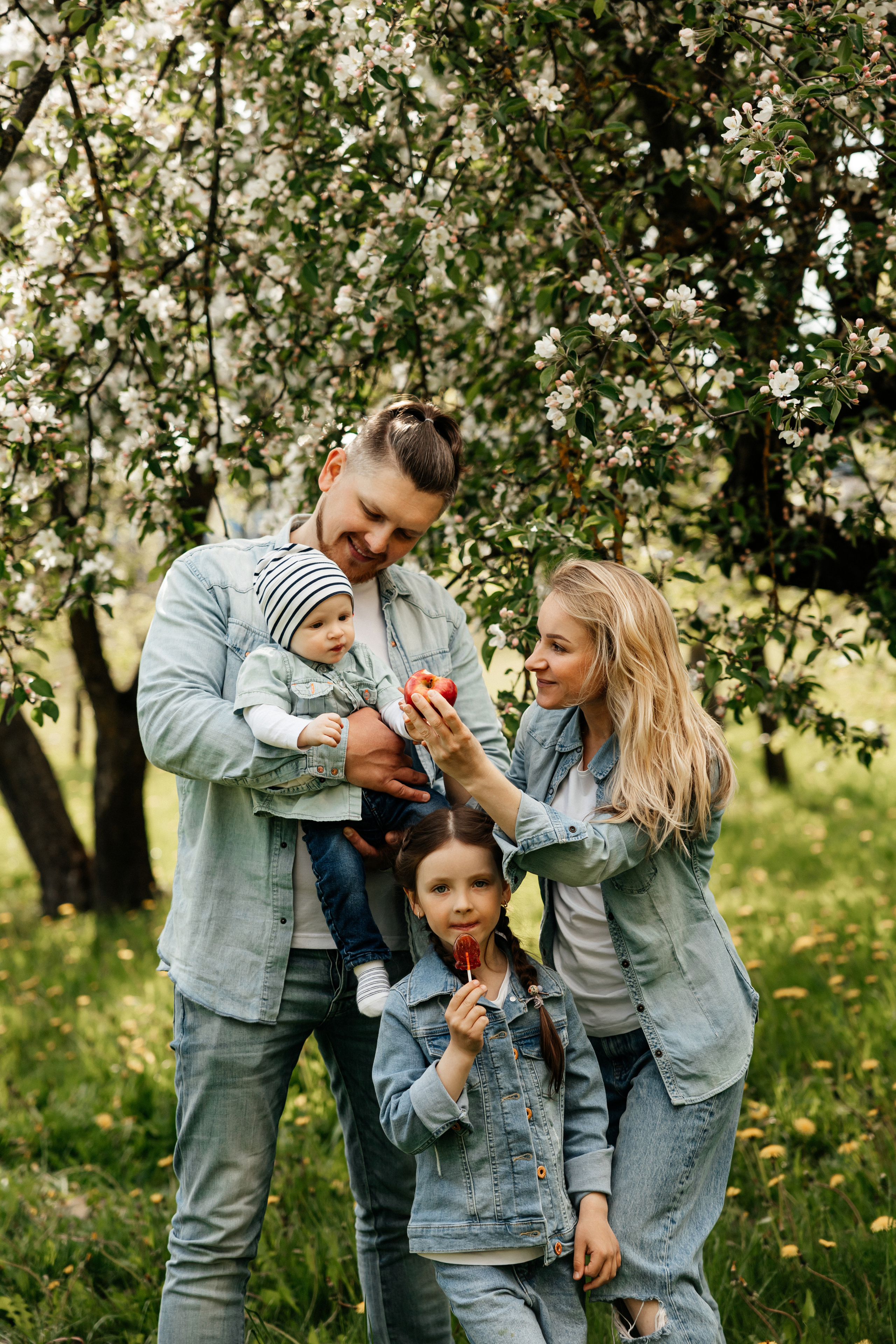 На улице весной. Свадебный и портретный фотограф Минск Евсович Инна