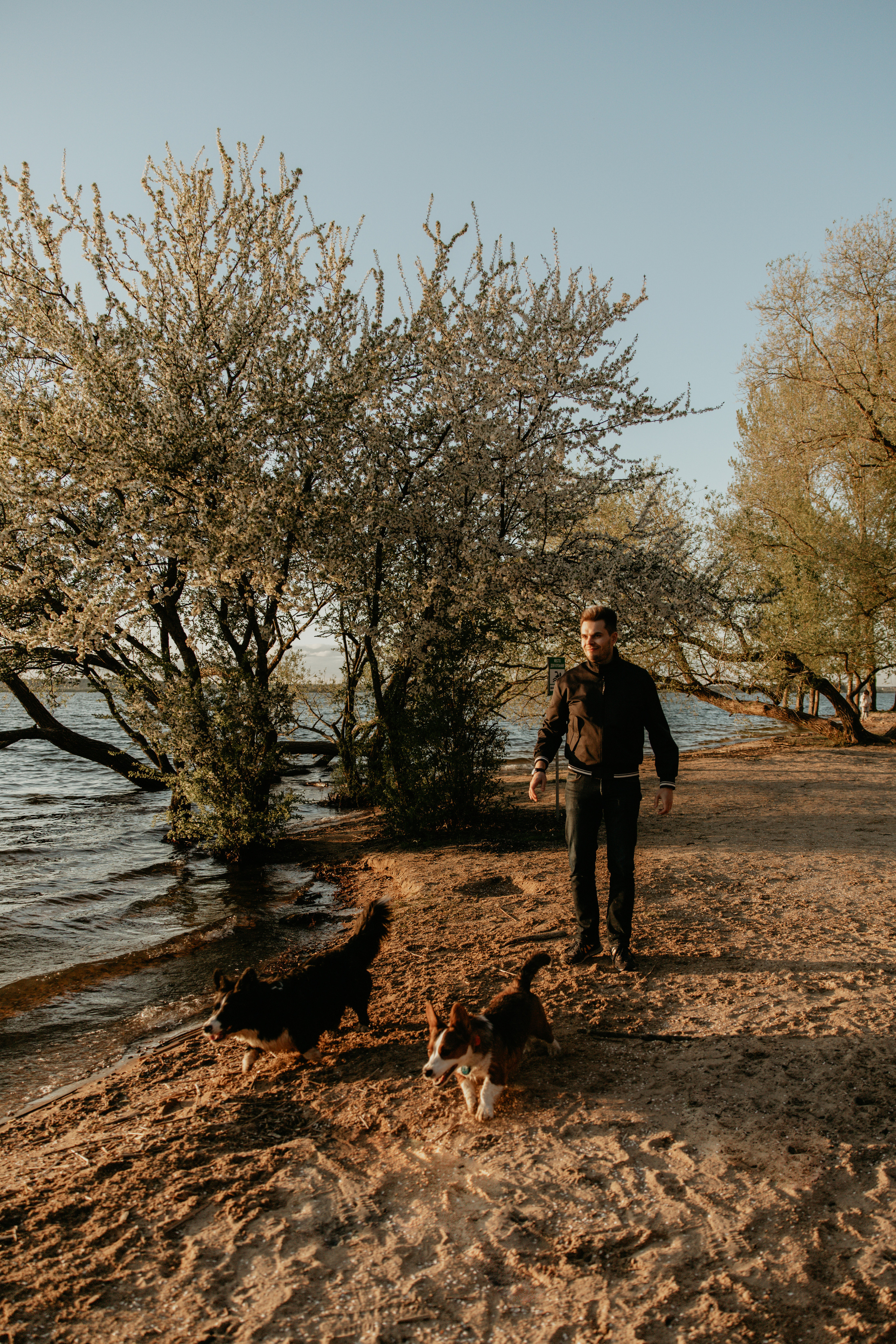 С Корги на Минском море. Свадебный и портретный фотограф Минск Евсович Инна