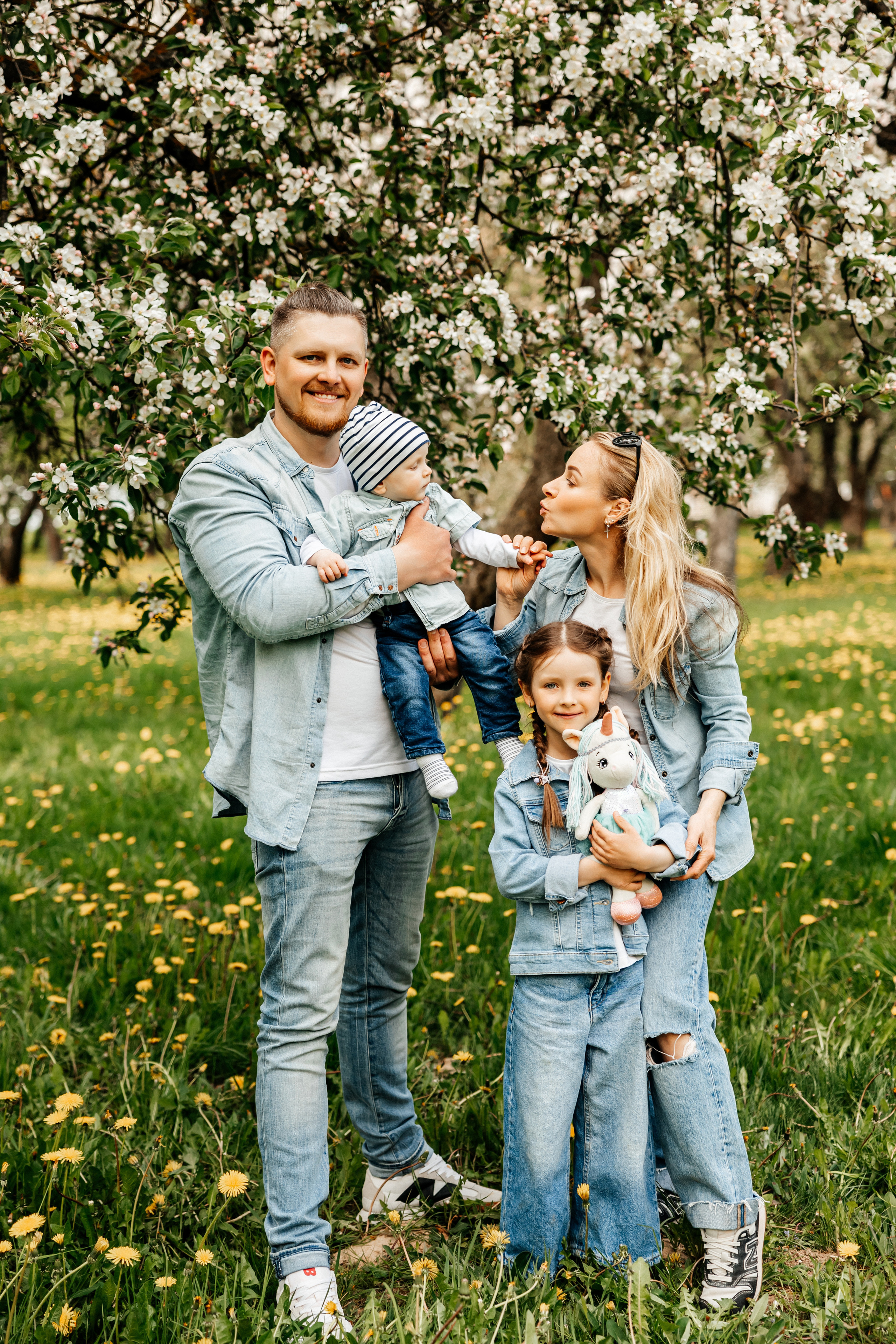 На улице весной. Свадебный и портретный фотограф Минск Евсович Инна