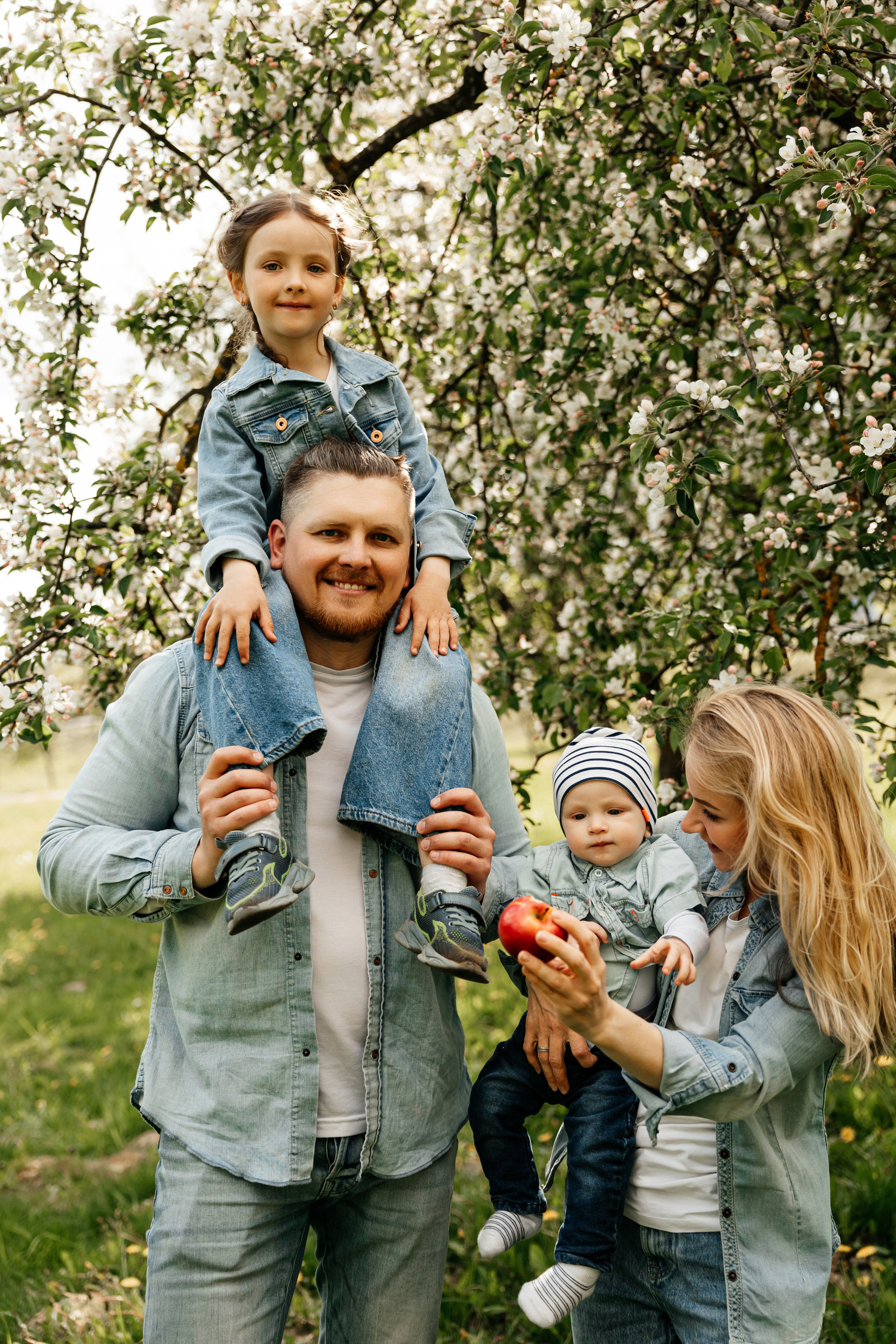 На улице весной. Свадебный и портретный фотограф Минск Евсович Инна