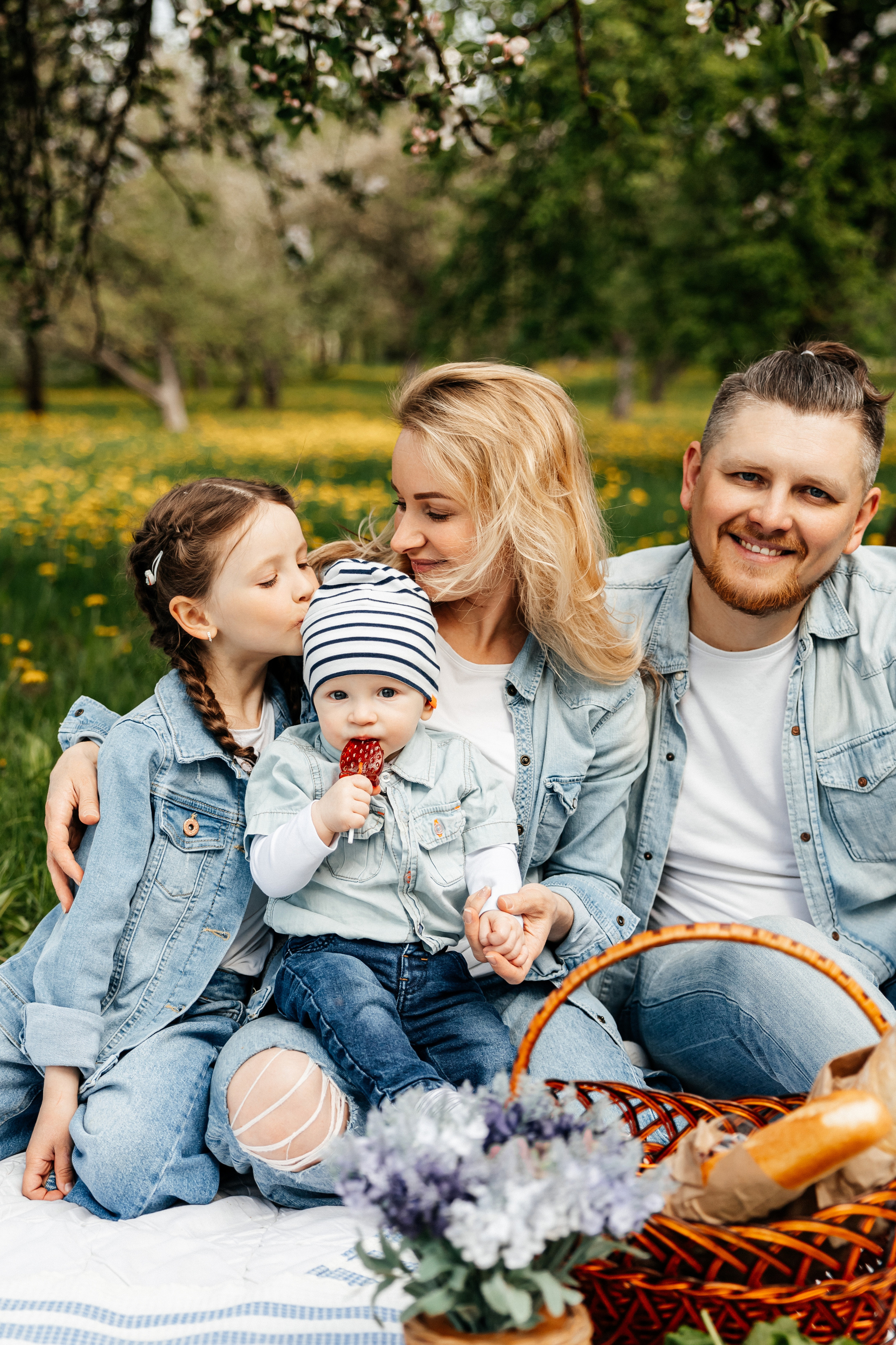 На улице весной. Свадебный и портретный фотограф Минск Евсович Инна