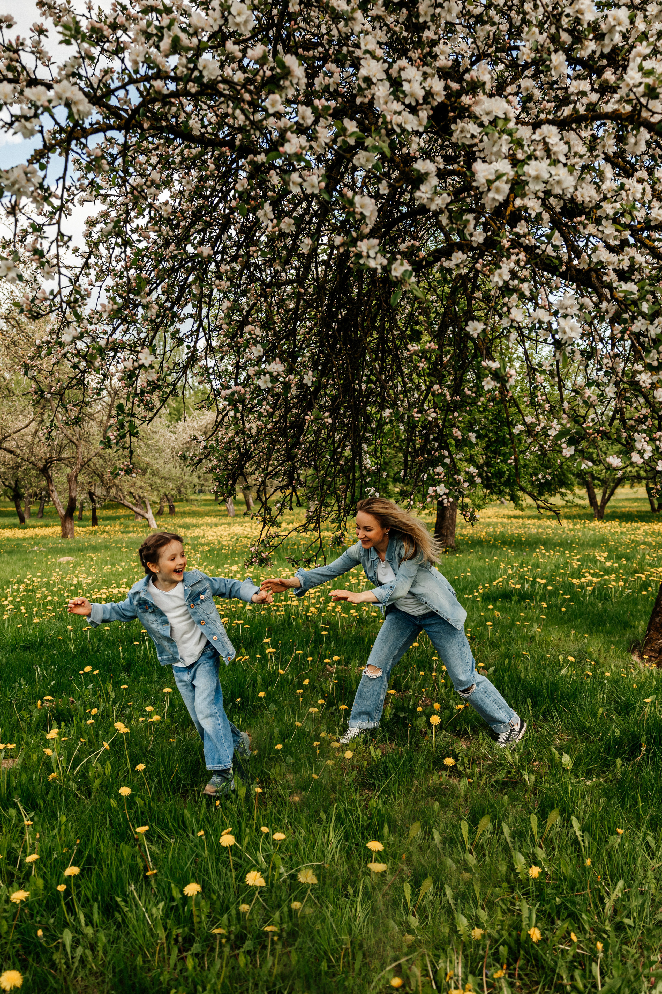 На улице весной. Свадебный и портретный фотограф Минск Евсович Инна