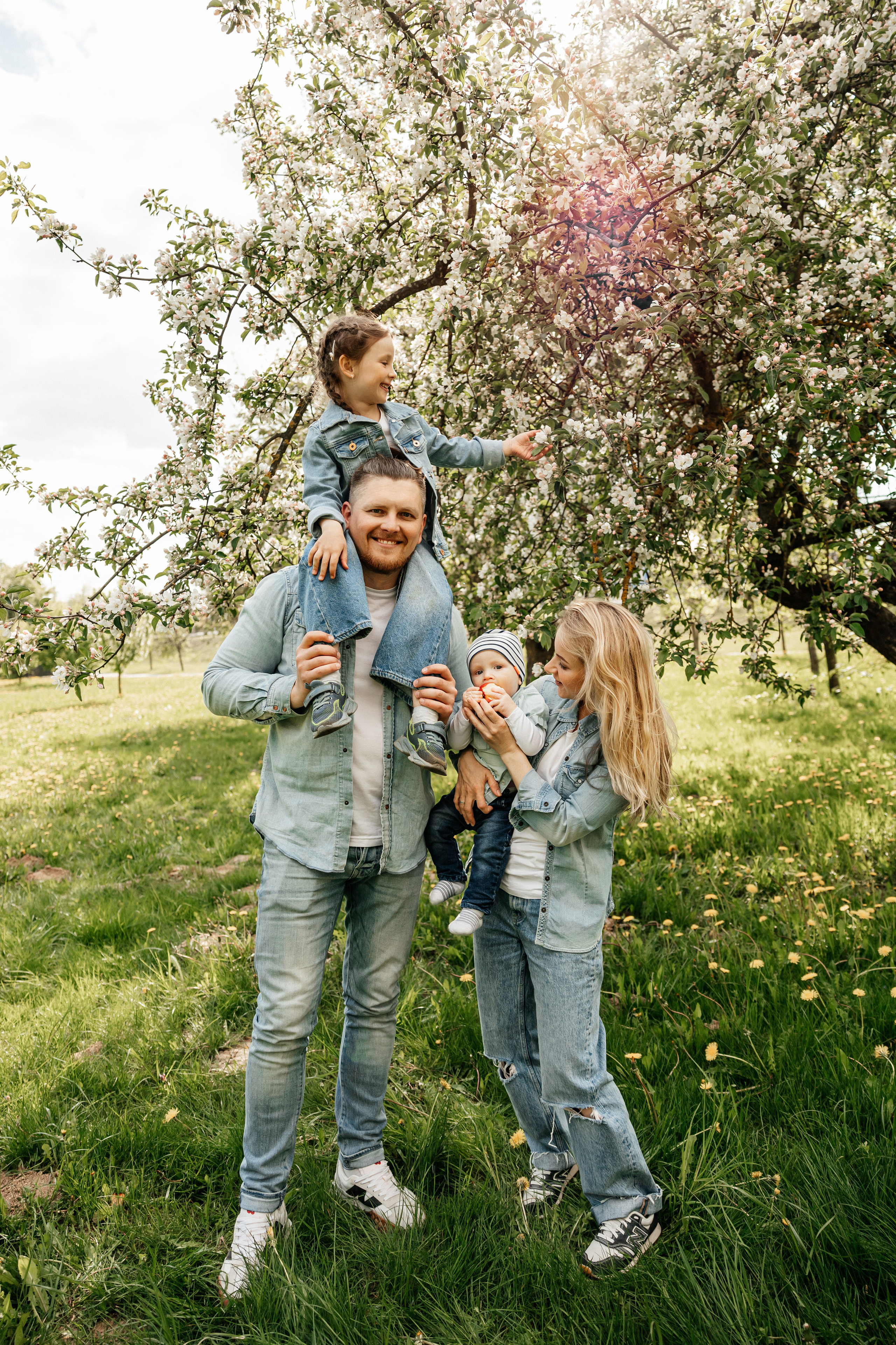 На улице весной. Свадебный и портретный фотограф Минск Евсович Инна