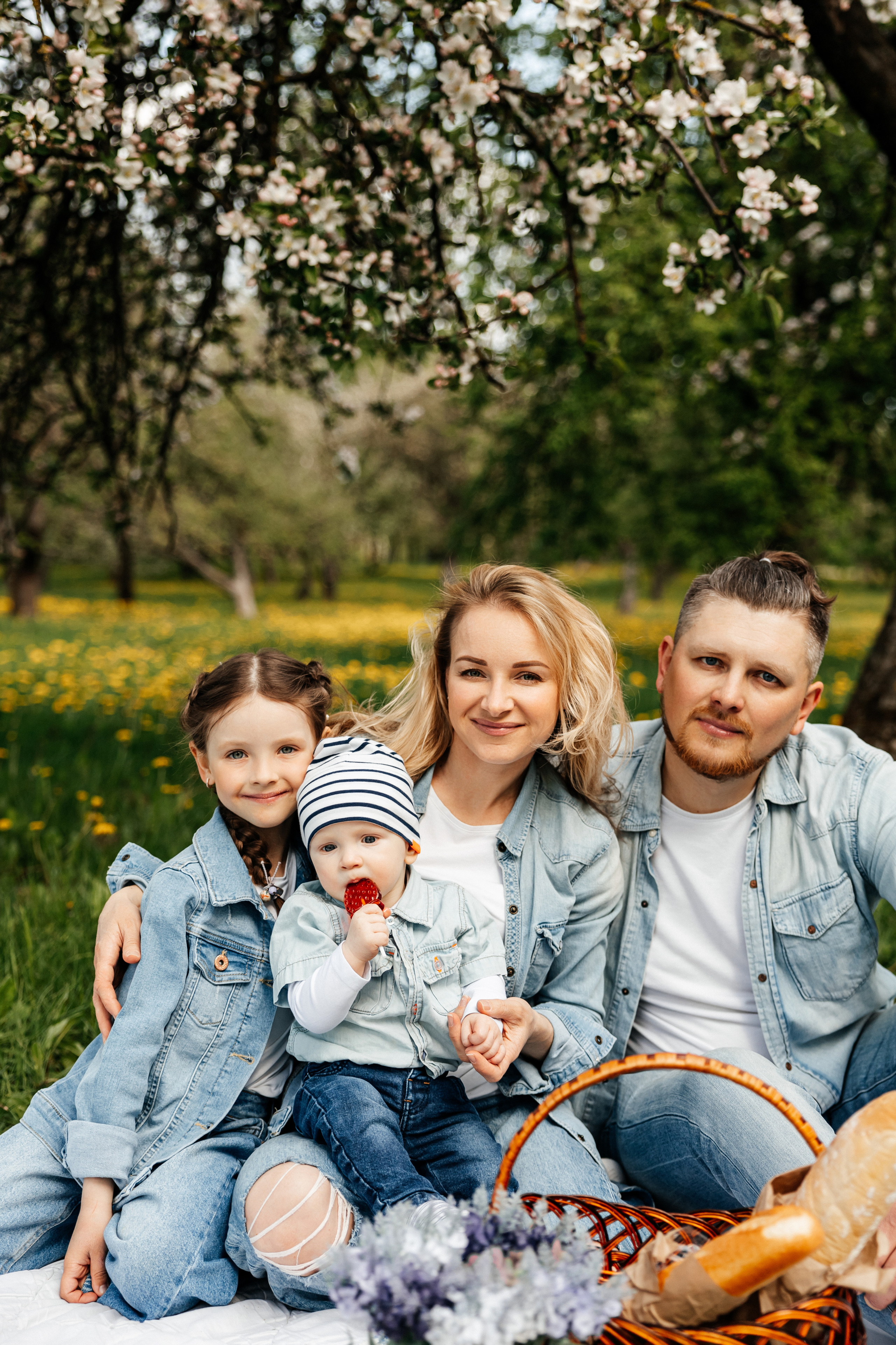 На улице весной. Свадебный и портретный фотограф Минск Евсович Инна