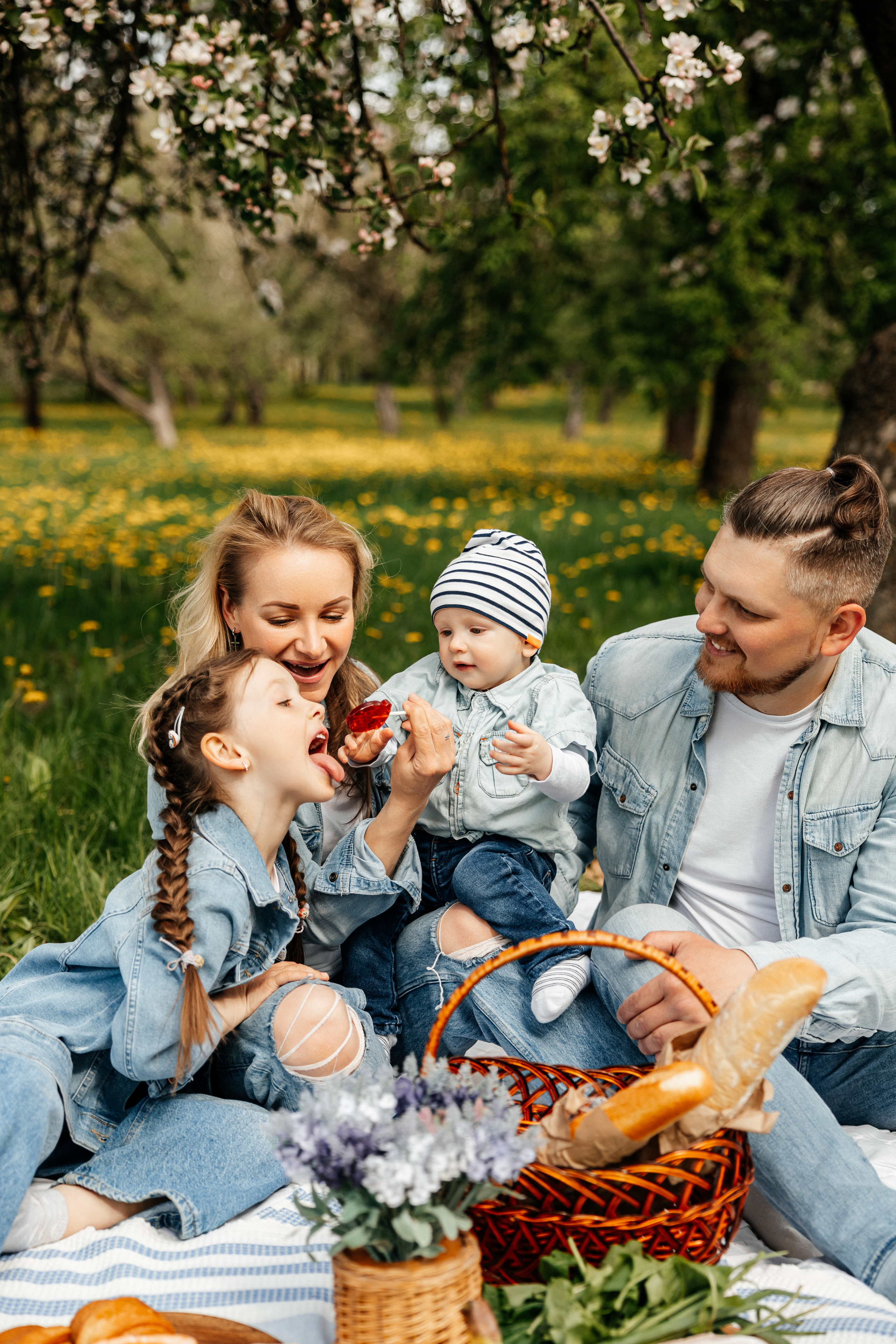 На улице весной. Свадебный и портретный фотограф Минск Евсович Инна