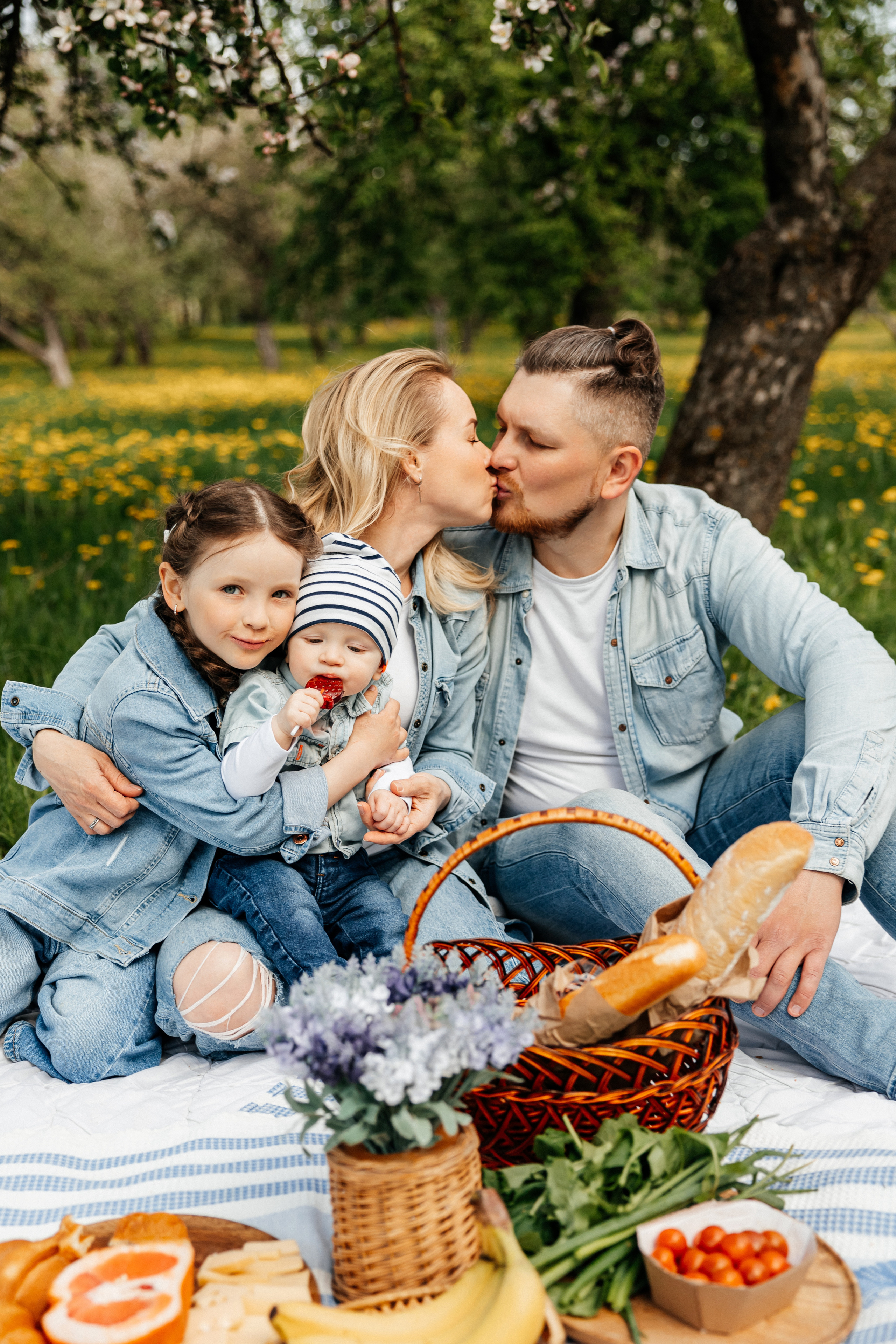 На улице весной. Свадебный и портретный фотограф Минск Евсович Инна