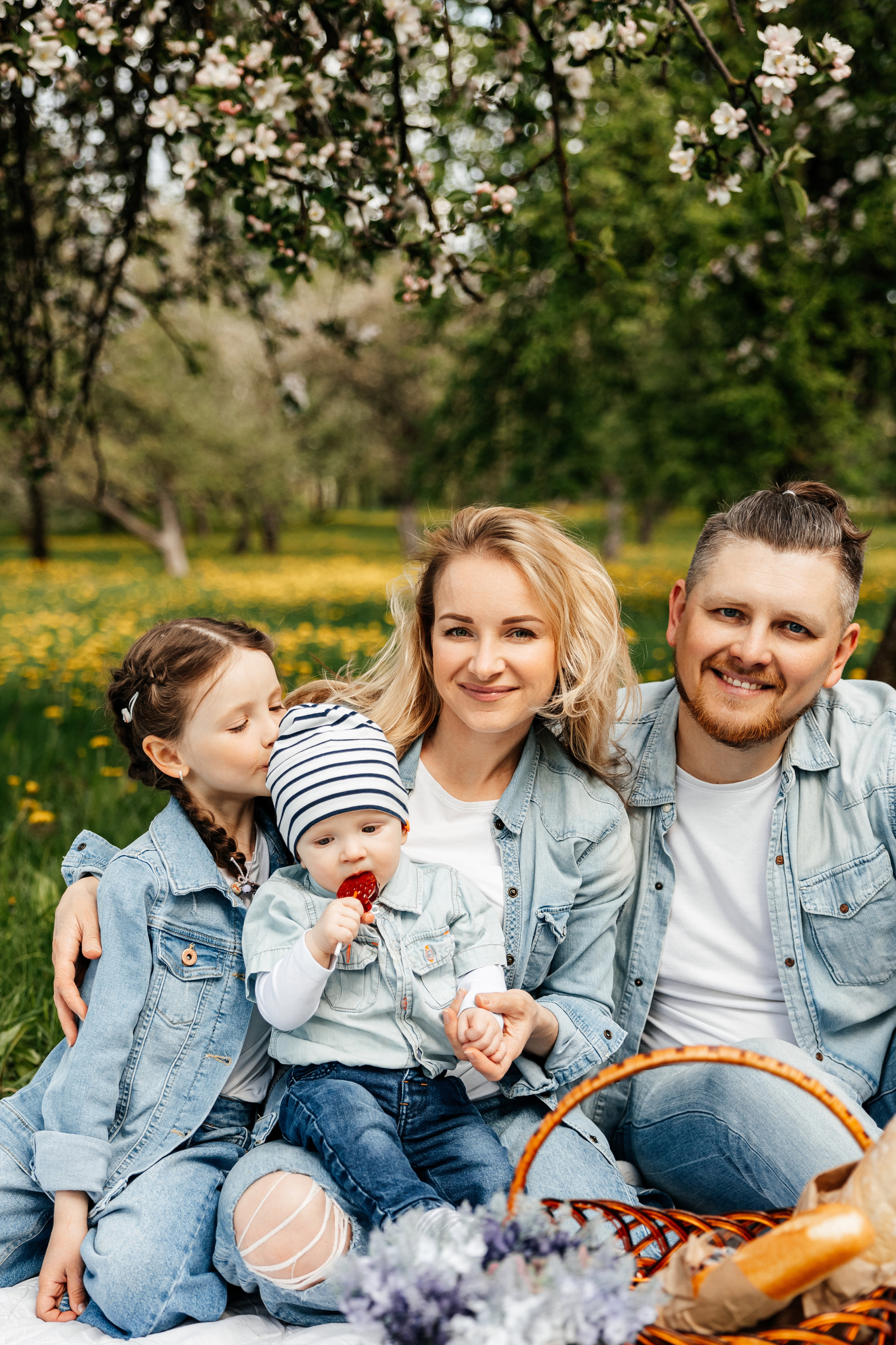На улице весной. Свадебный и портретный фотограф Минск Евсович Инна