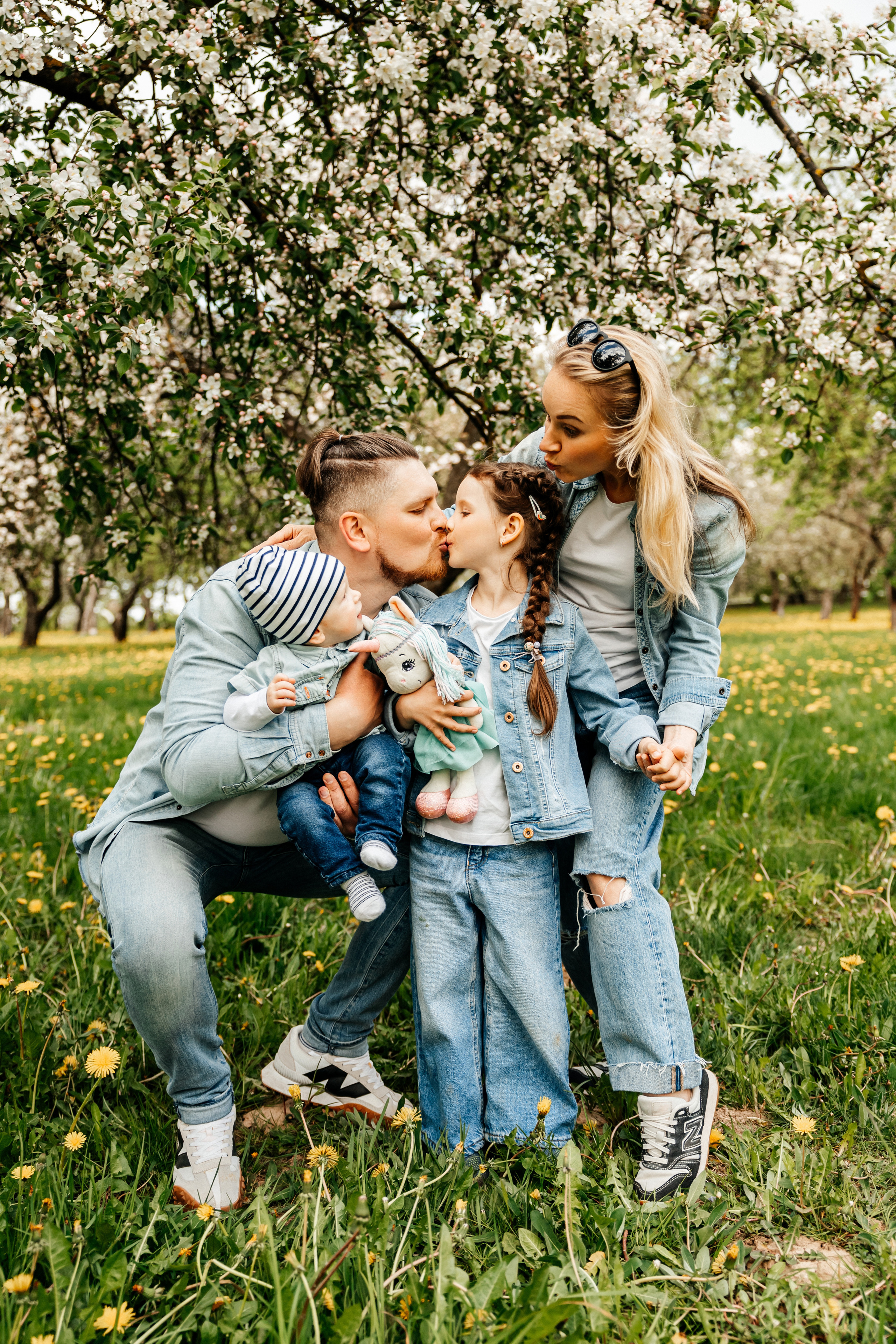 На улице весной. Свадебный и портретный фотограф Минск Евсович Инна