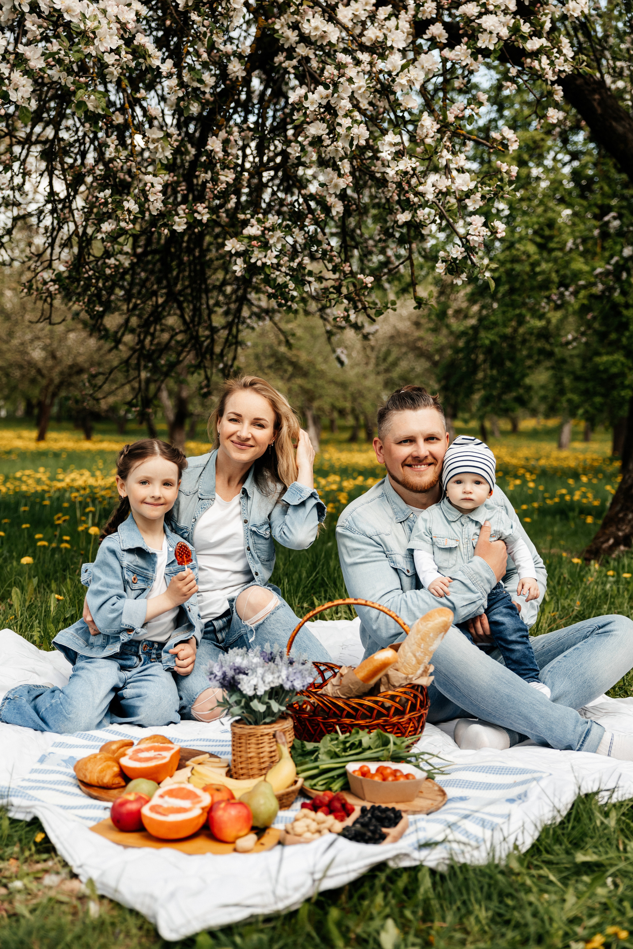 На улице весной. Свадебный и портретный фотограф Минск Евсович Инна