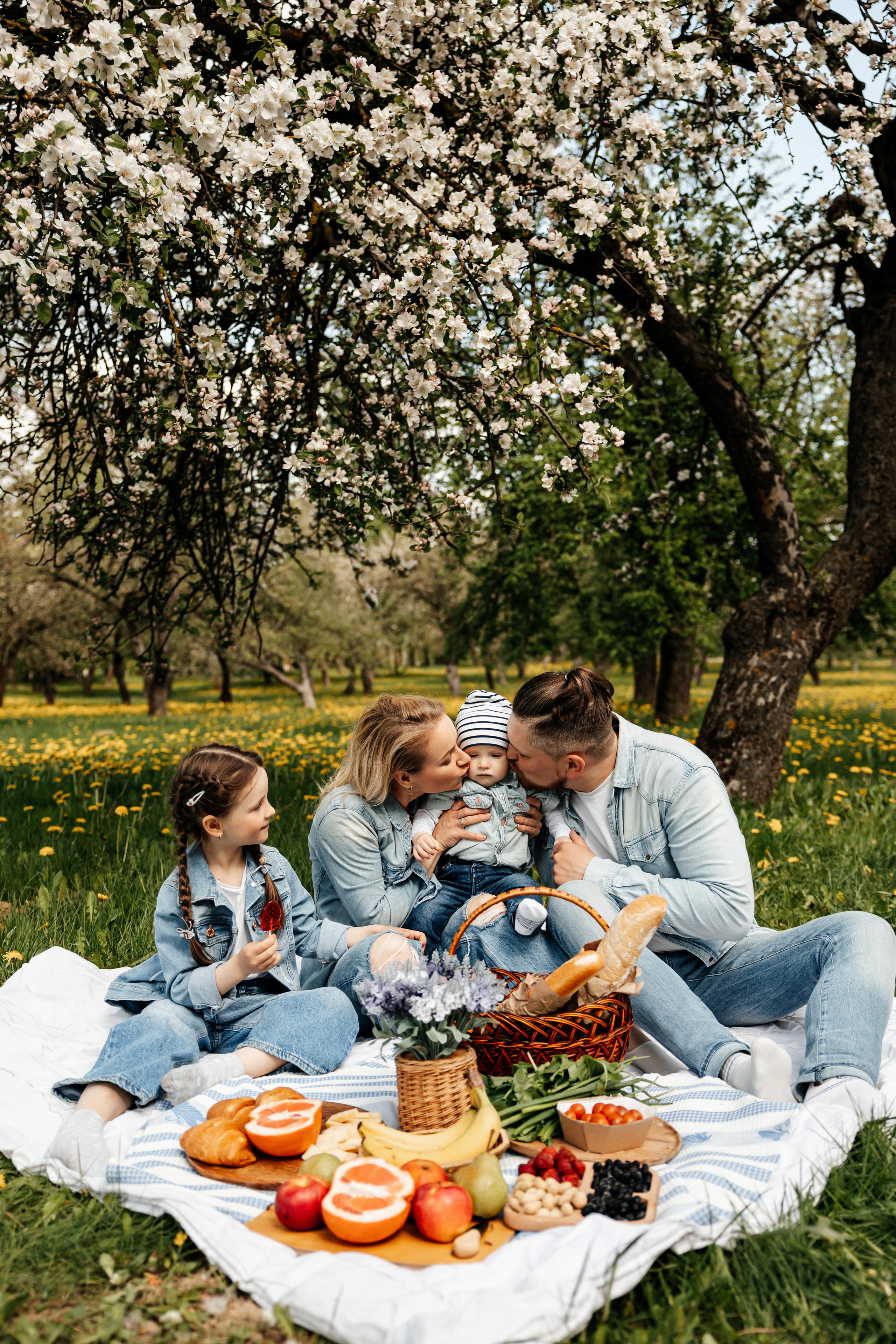 На улице весной. Свадебный и портретный фотограф Минск Евсович Инна