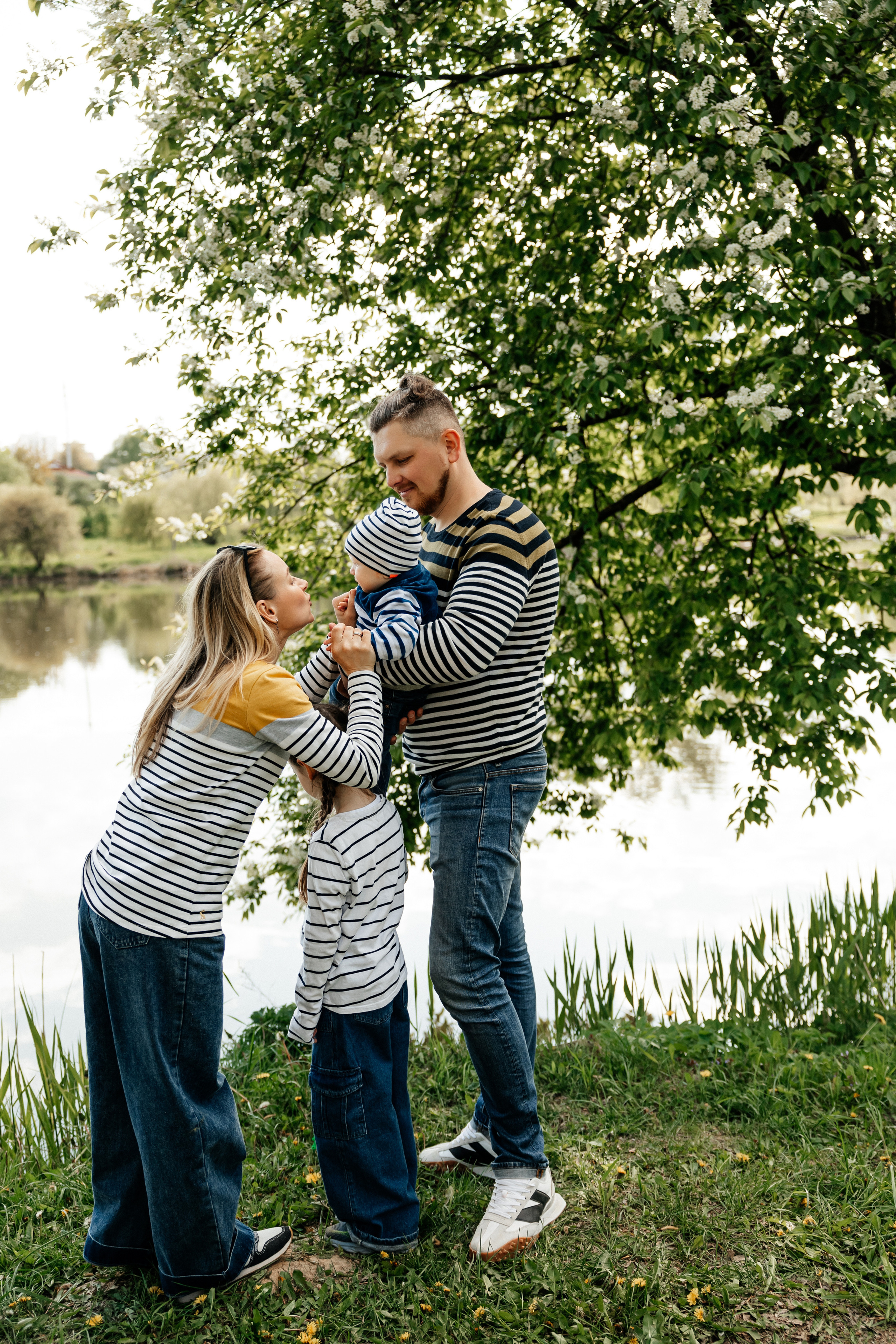 На улице весной. Свадебный и портретный фотограф Минск Евсович Инна
