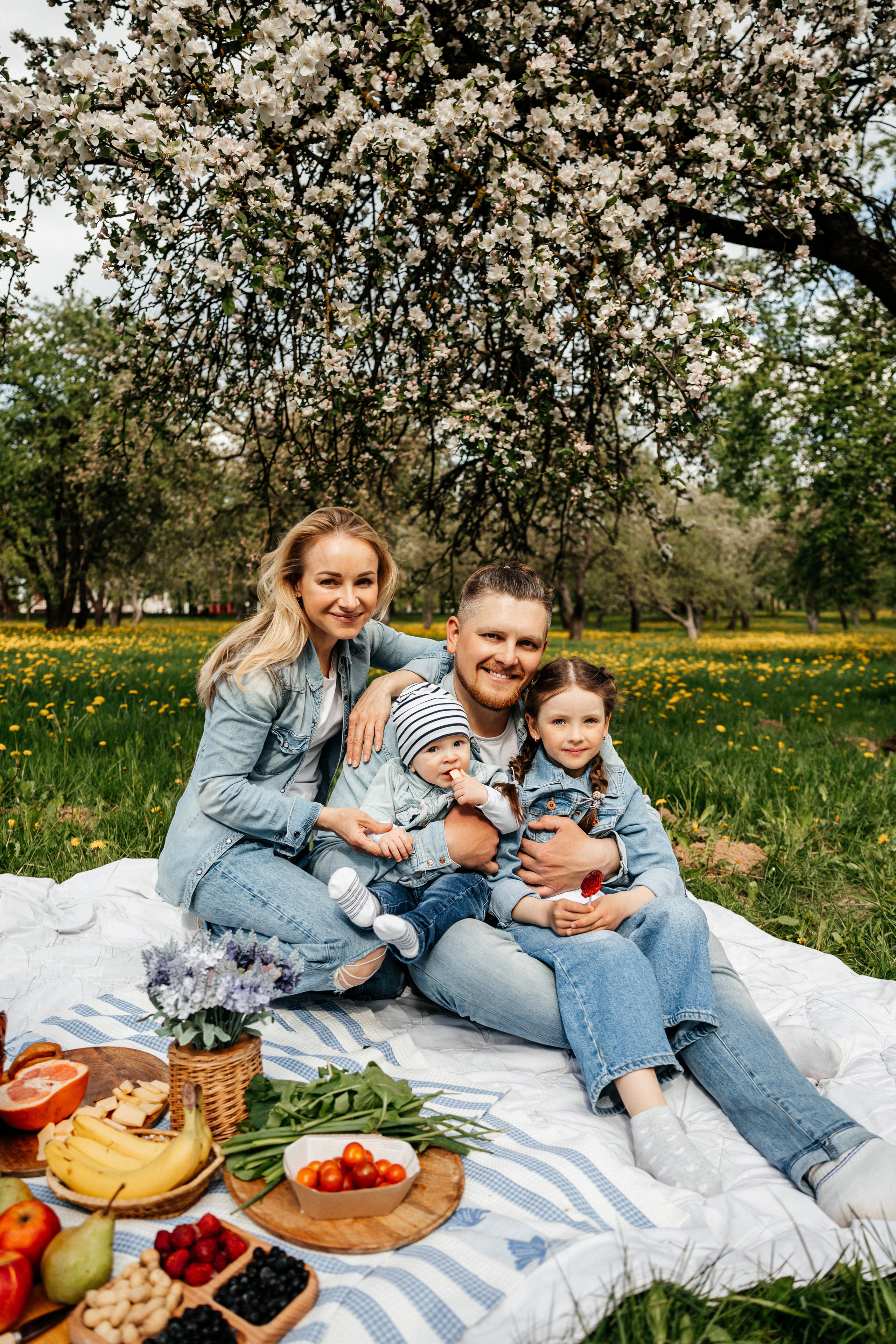 На улице весной. Свадебный и портретный фотограф Минск Евсович Инна