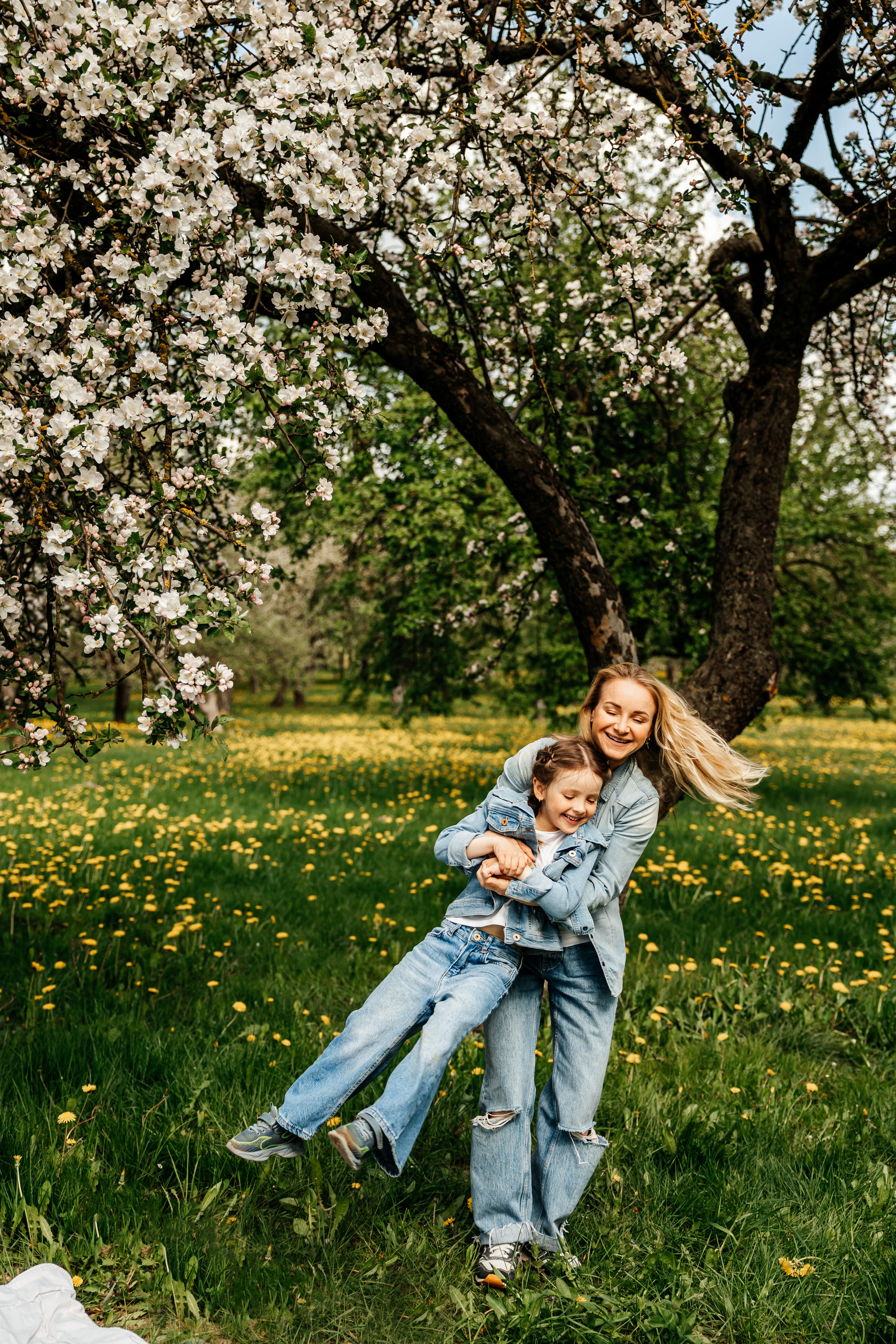 На улице весной. Свадебный и портретный фотограф Минск Евсович Инна