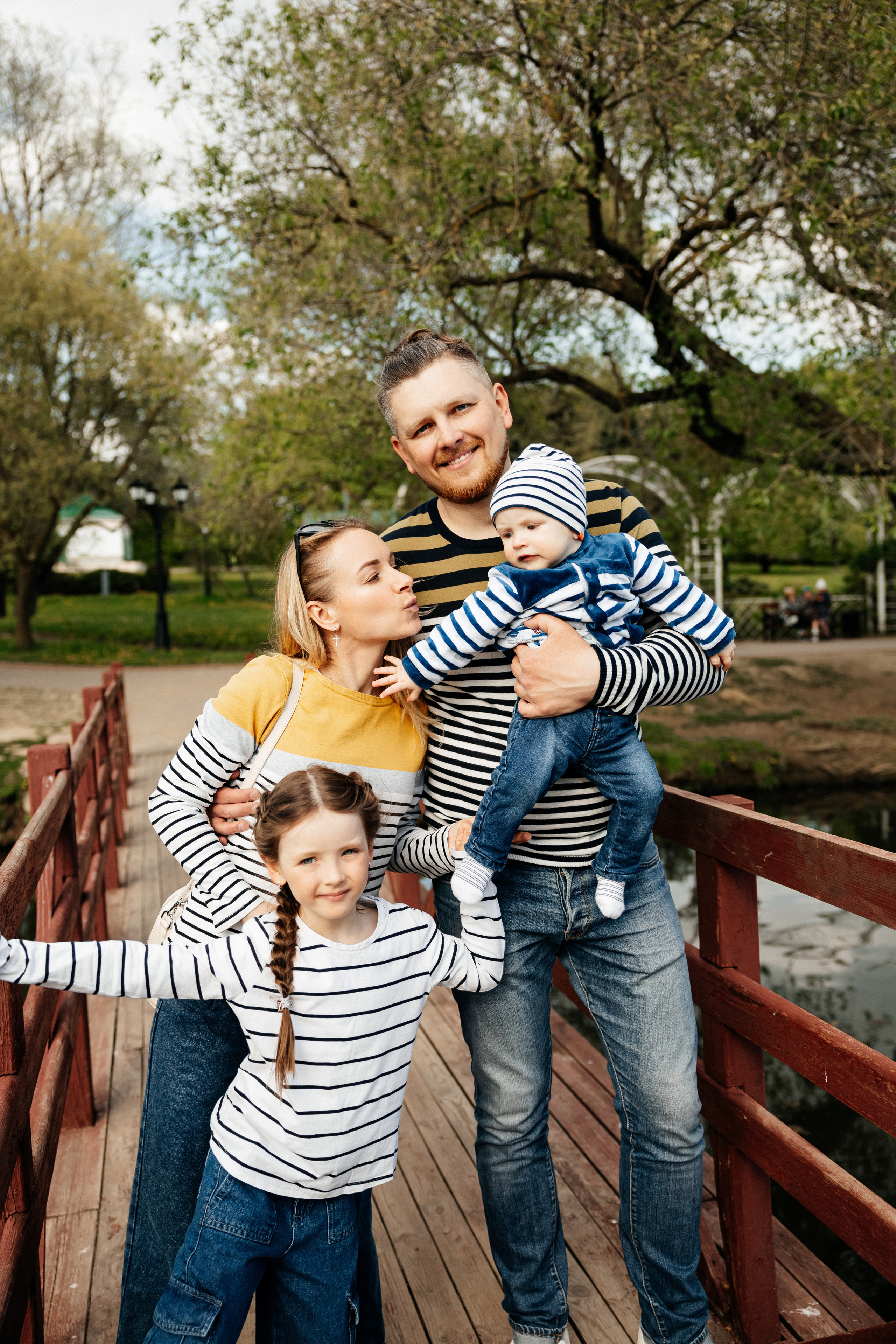 На улице весной. Свадебный и портретный фотограф Минск Евсович Инна