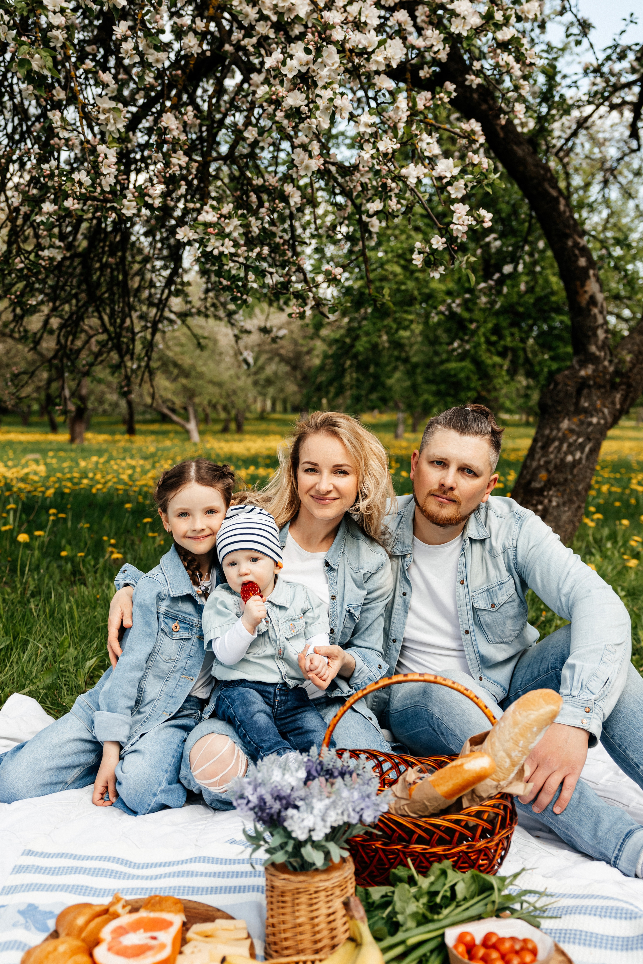 На улице весной. Свадебный и портретный фотограф Минск Евсович Инна