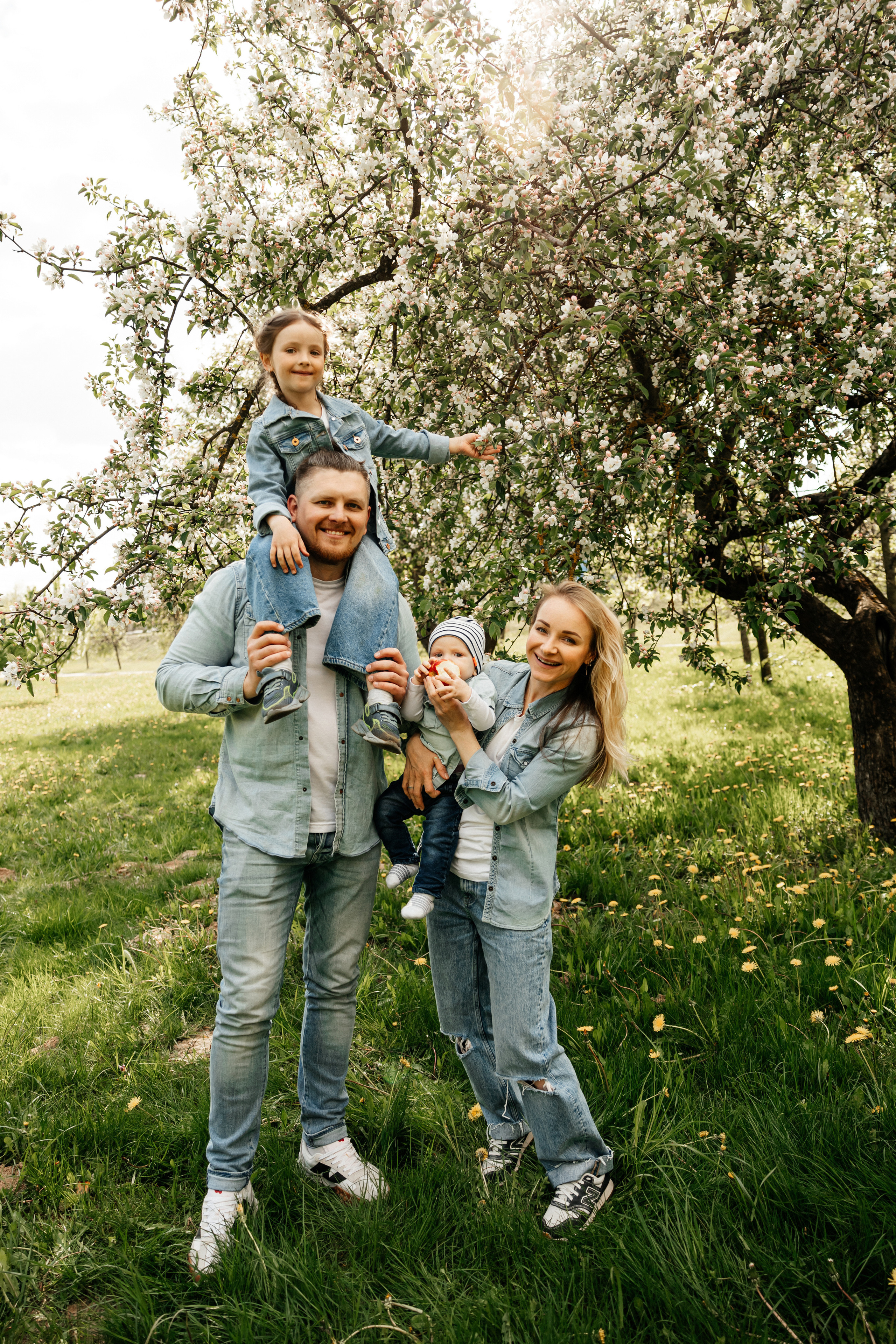 На улице весной. Свадебный и портретный фотограф Минск Евсович Инна