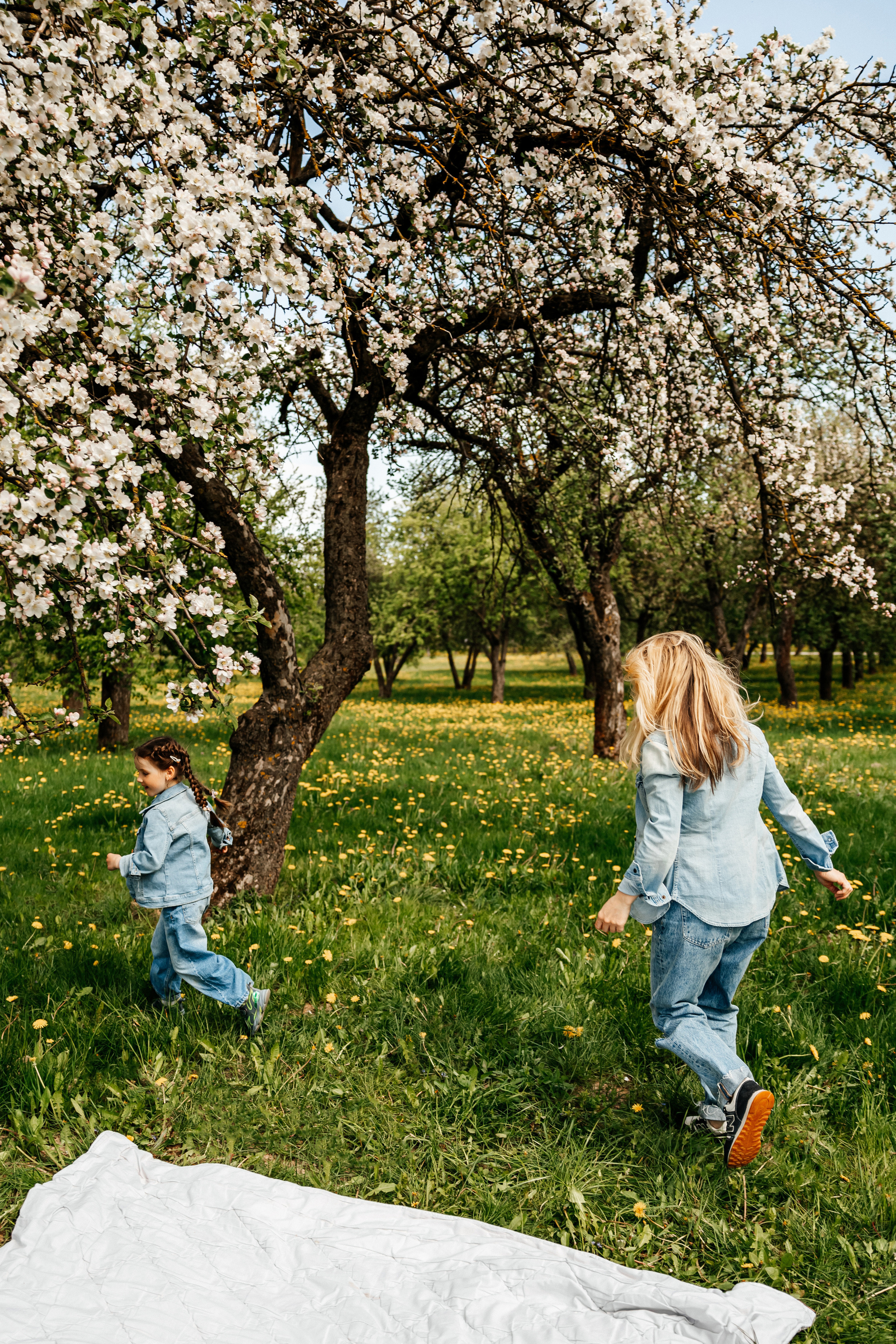 На улице весной. Свадебный и портретный фотограф Минск Евсович Инна