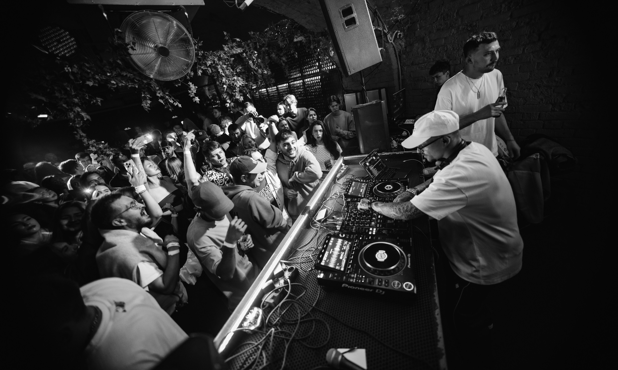 Custom x Медиабаскет. Саша Копылов, фотограф в Казани