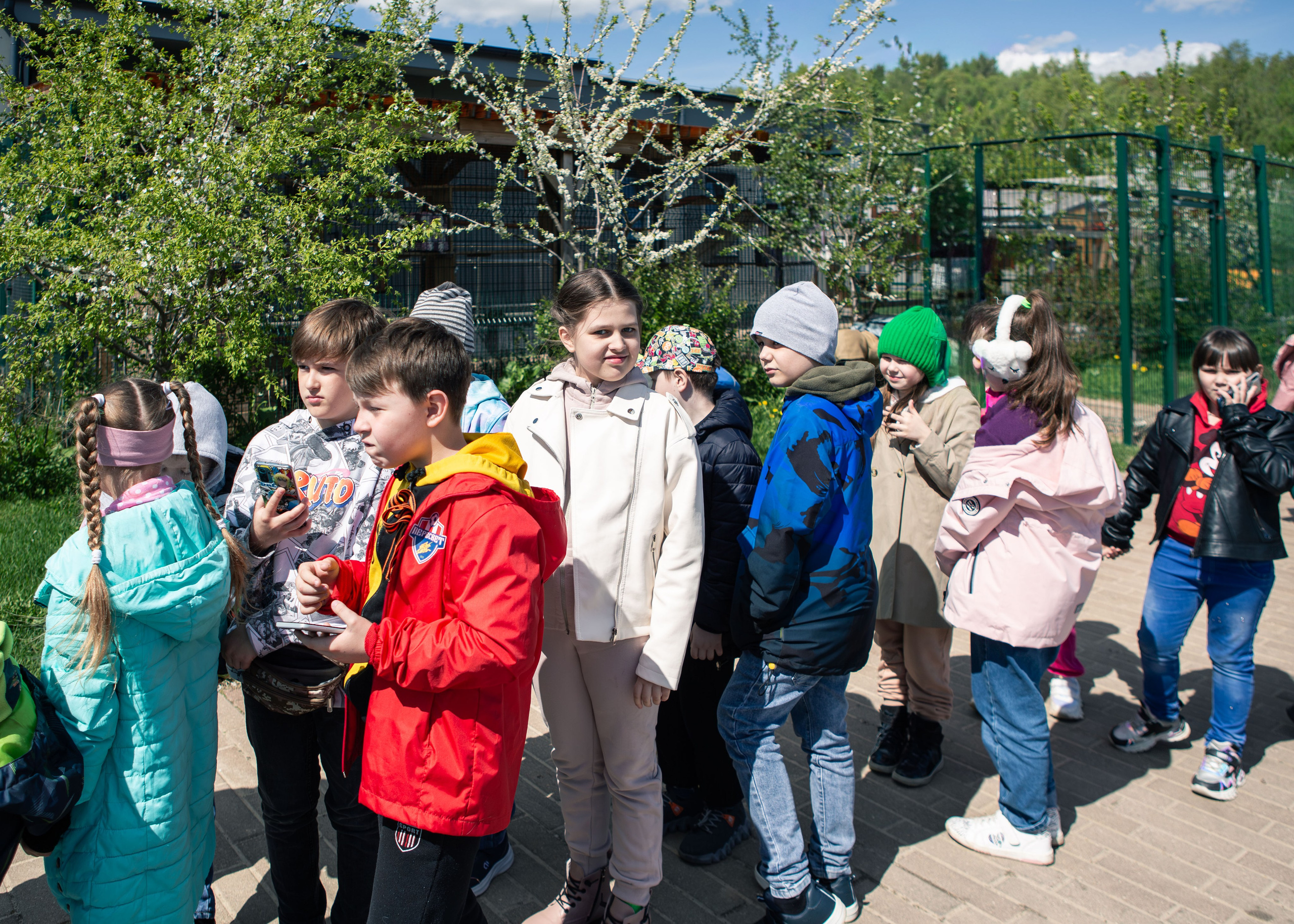 «Ученики 2‑Г класса наблюдают за поведением животных в Центре реабилитации ЮНА»