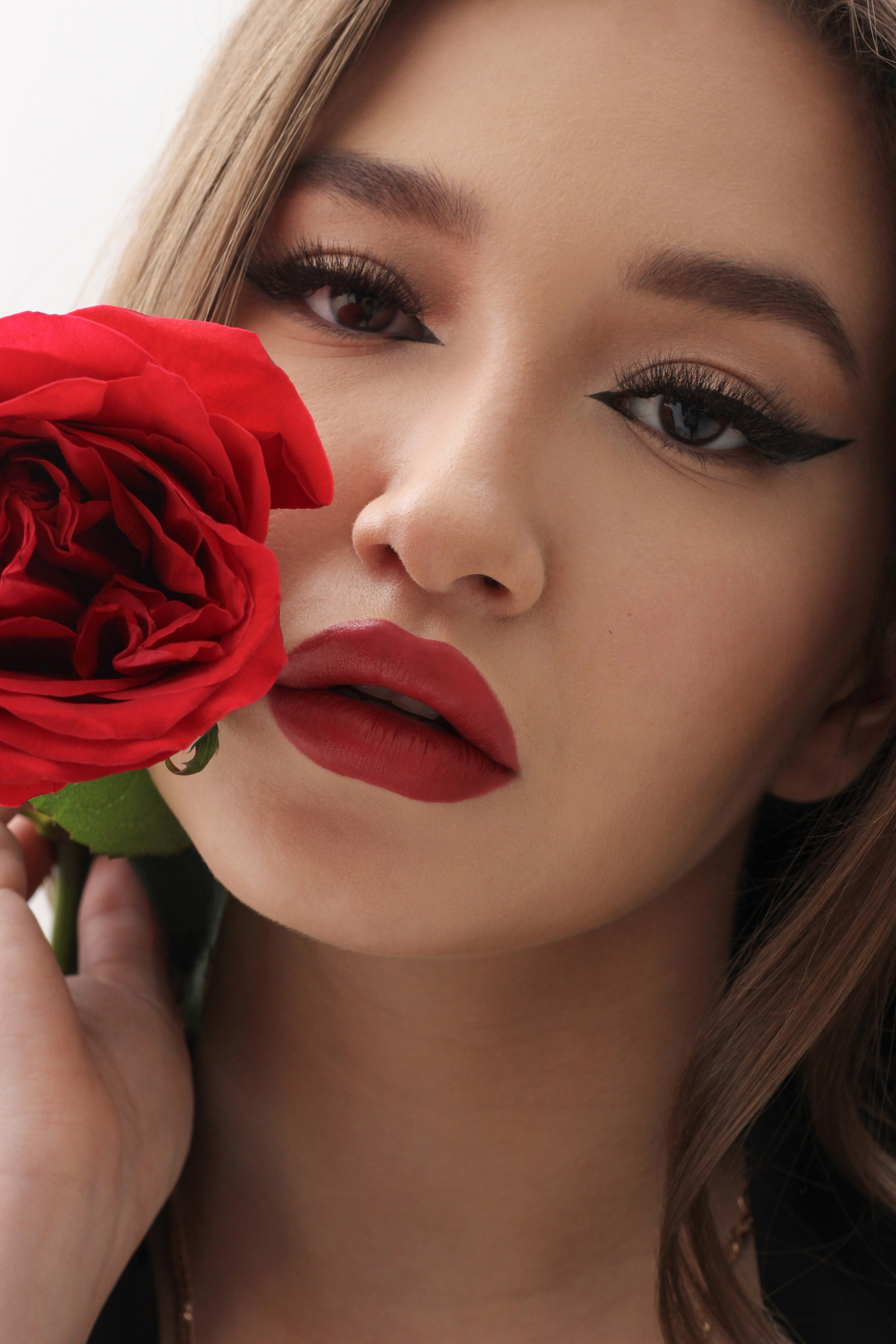 Студийные съемки. Коммерческий фотограф Эльмира в Ташкенте