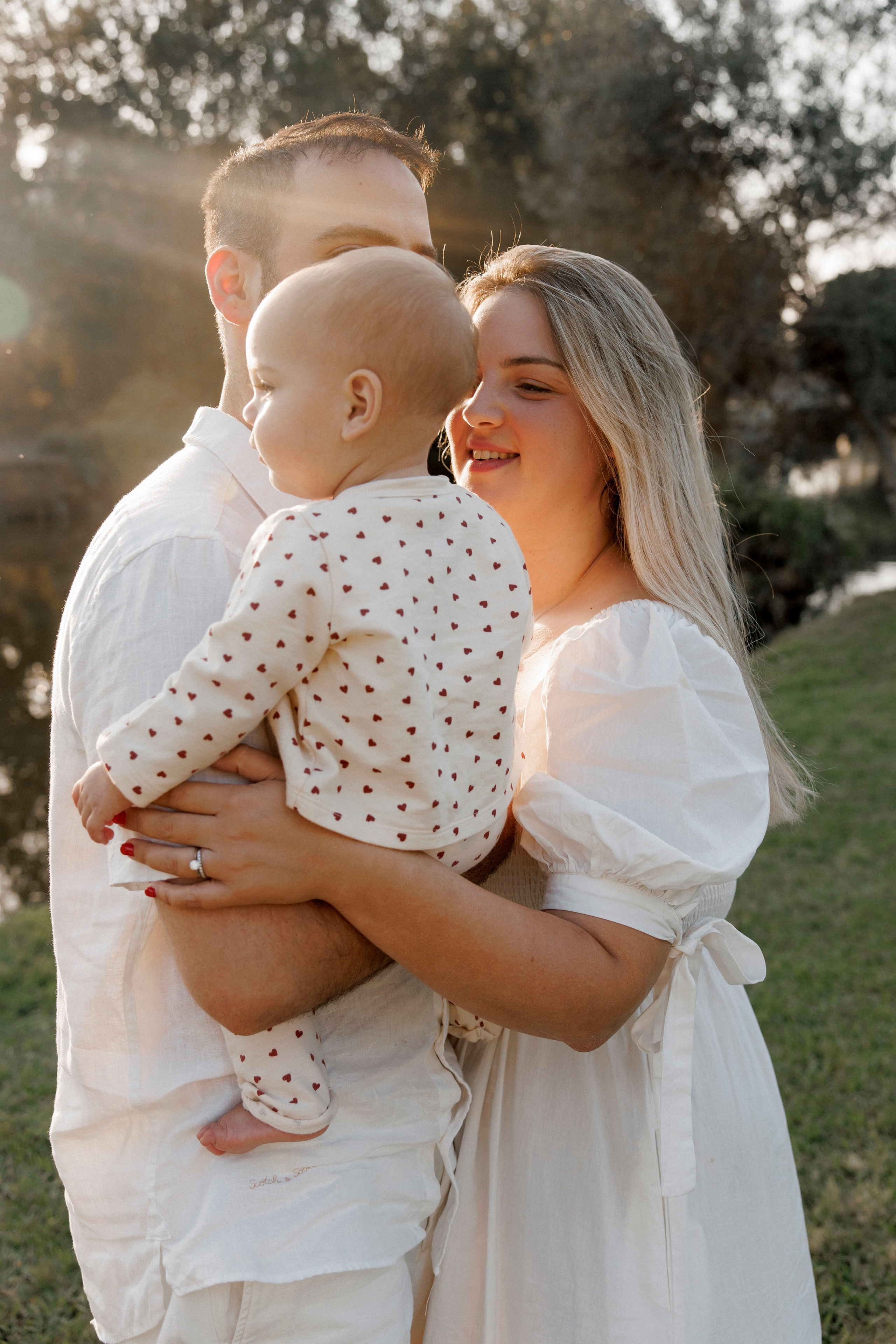 First year photoshoot inside the park (sunset). Wedding and family photographer