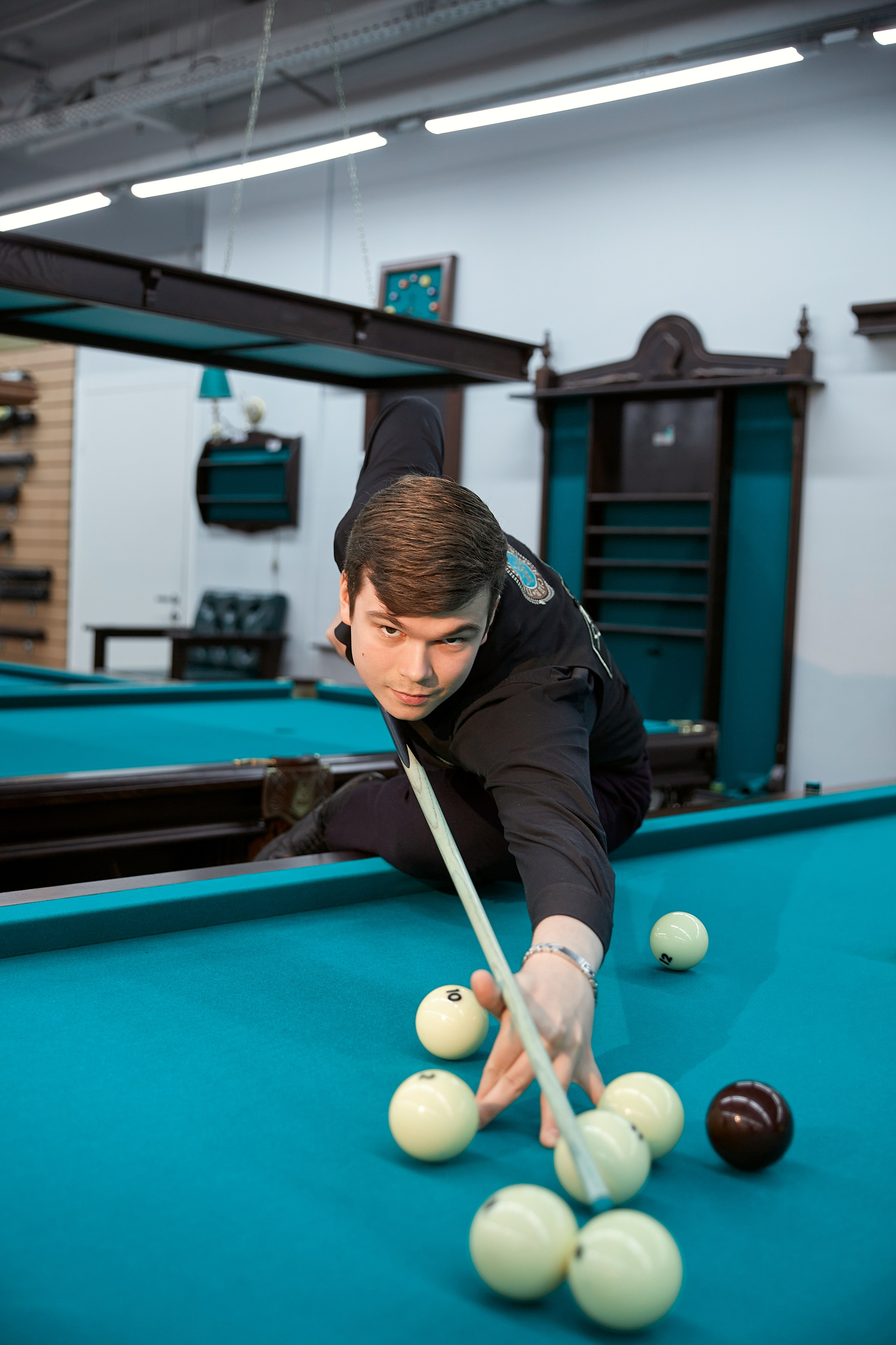 Семён За́йцев — российский профессиональный игрок в русский бильярд, мастер спорта России международного класса. Фотограф ваших самых ярких событий в Москве и СПБ. Збронская Юлия