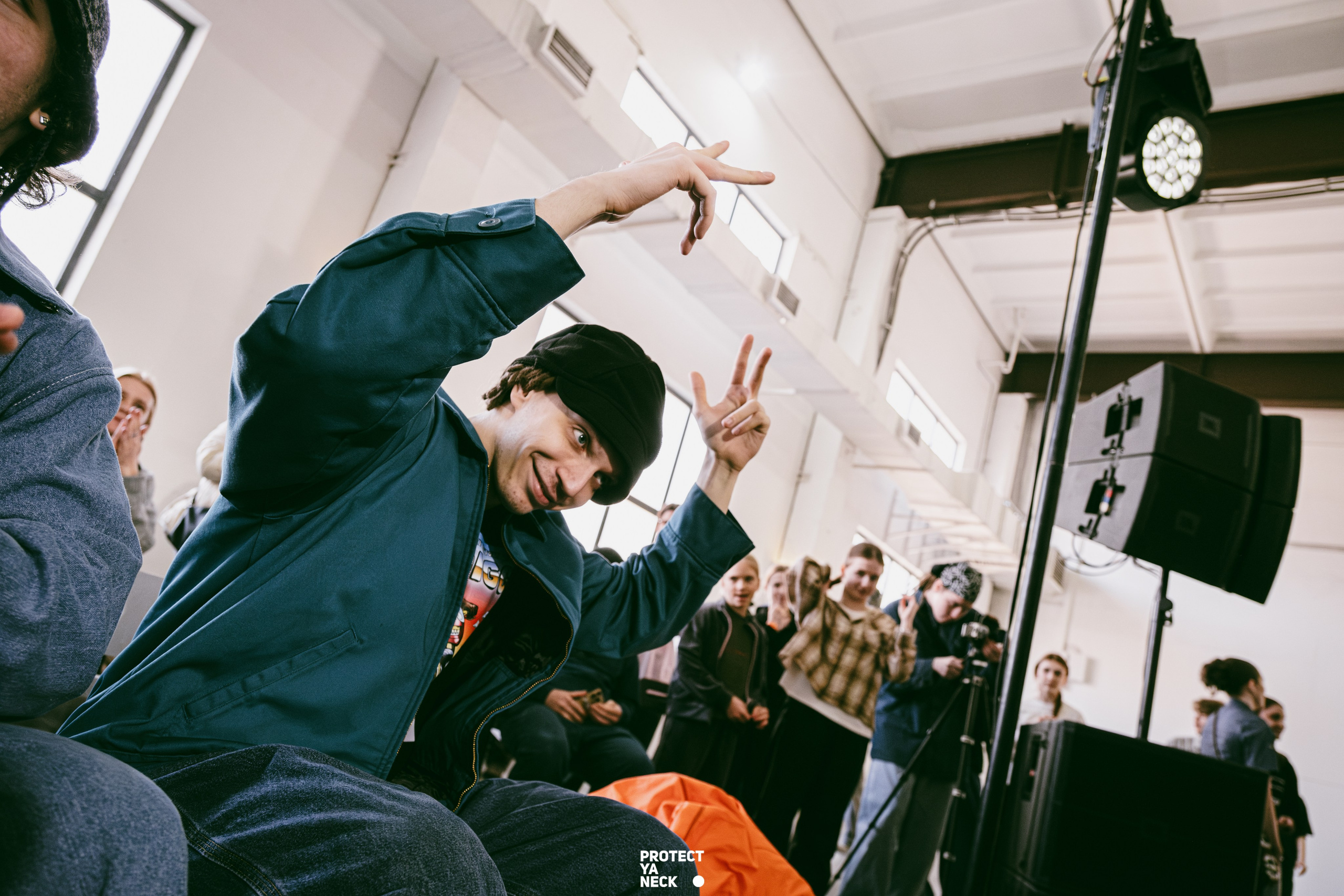 PROTECT YA NECK 22/03 (@youlovebu). Соня бу тебя сфоткала