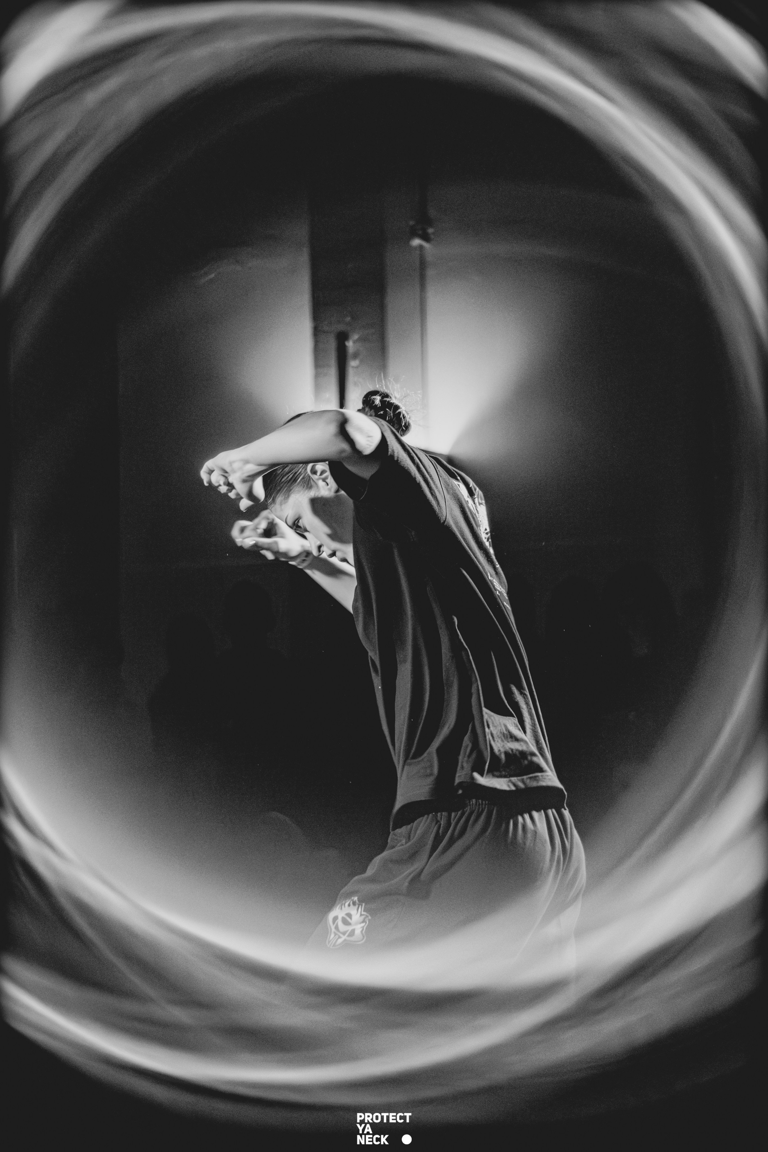 PROTECT YA NECK 22/03 (@youlovebu). Соня бу тебя сфоткала