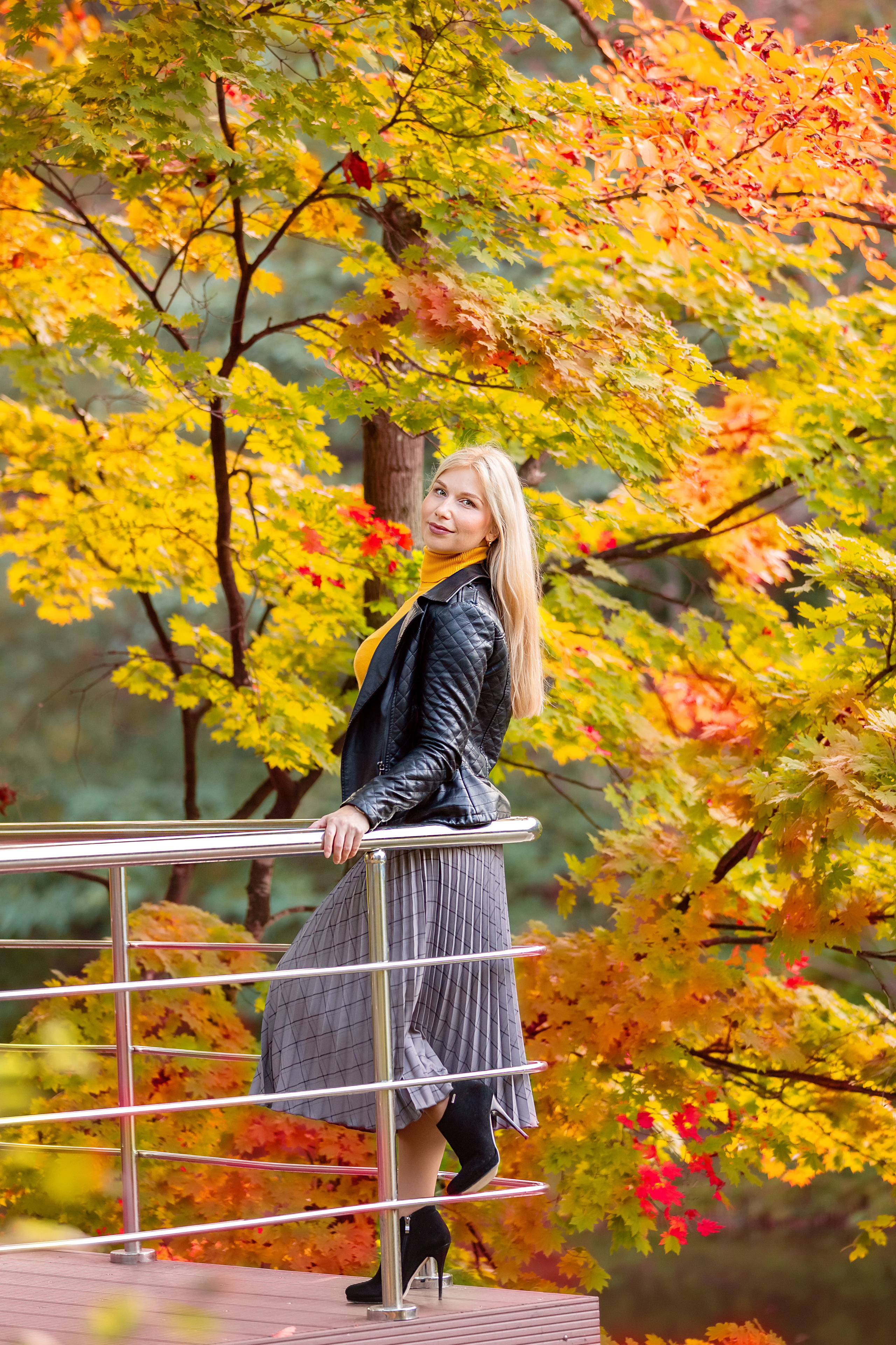Золотая осень. Александра. Стильный выпускной альбом Владивосток фотограф Вероника Мигачева