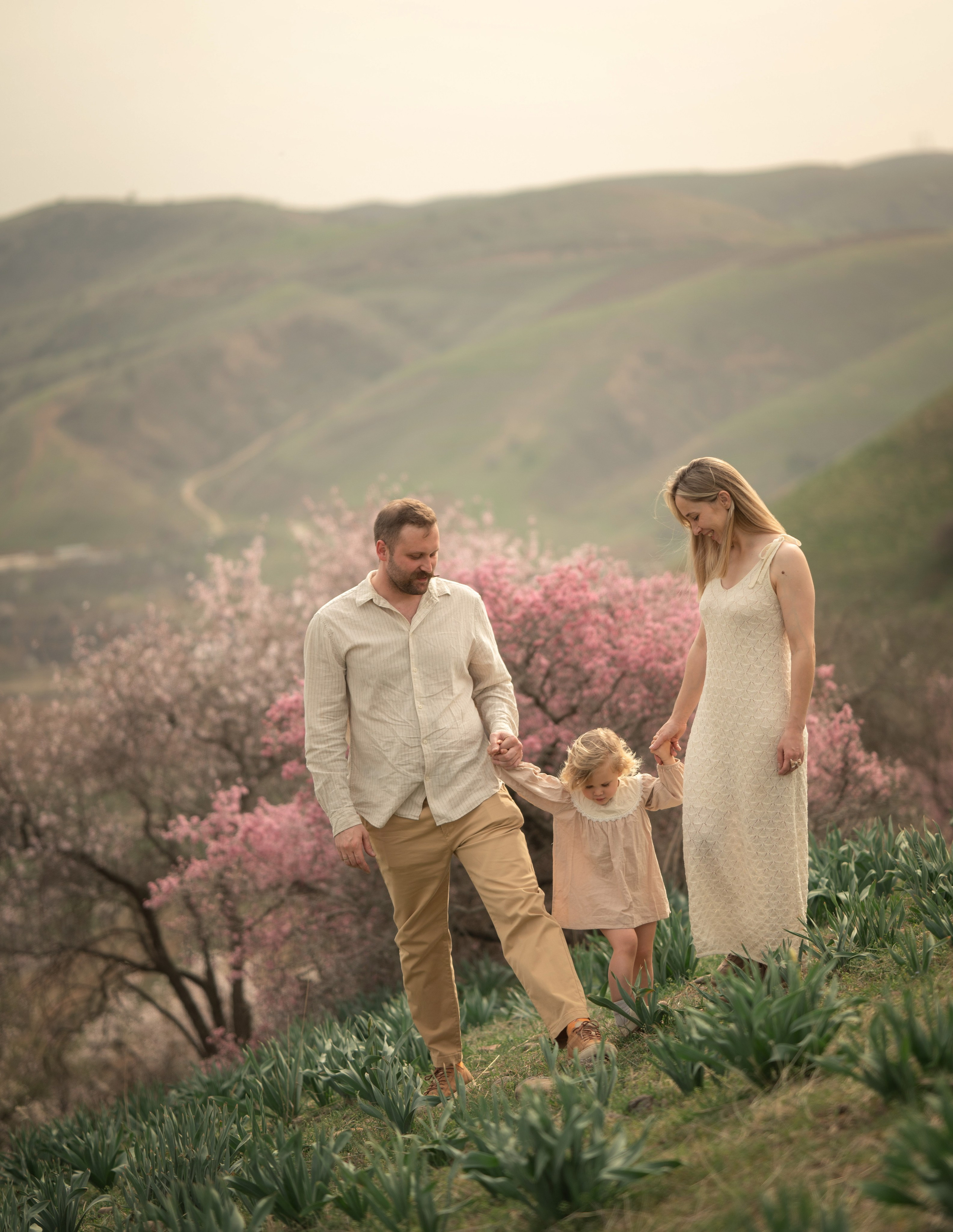 В цветущих садах миндаля…. Детский и семейный фотограф