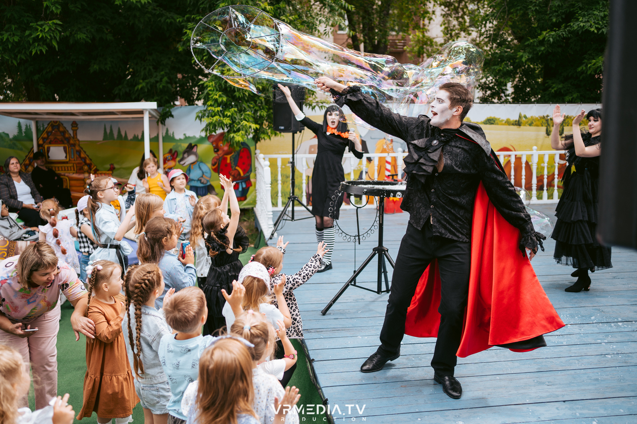 Спектакль «Монстры на каникулах» от студии чудес «Алиса»