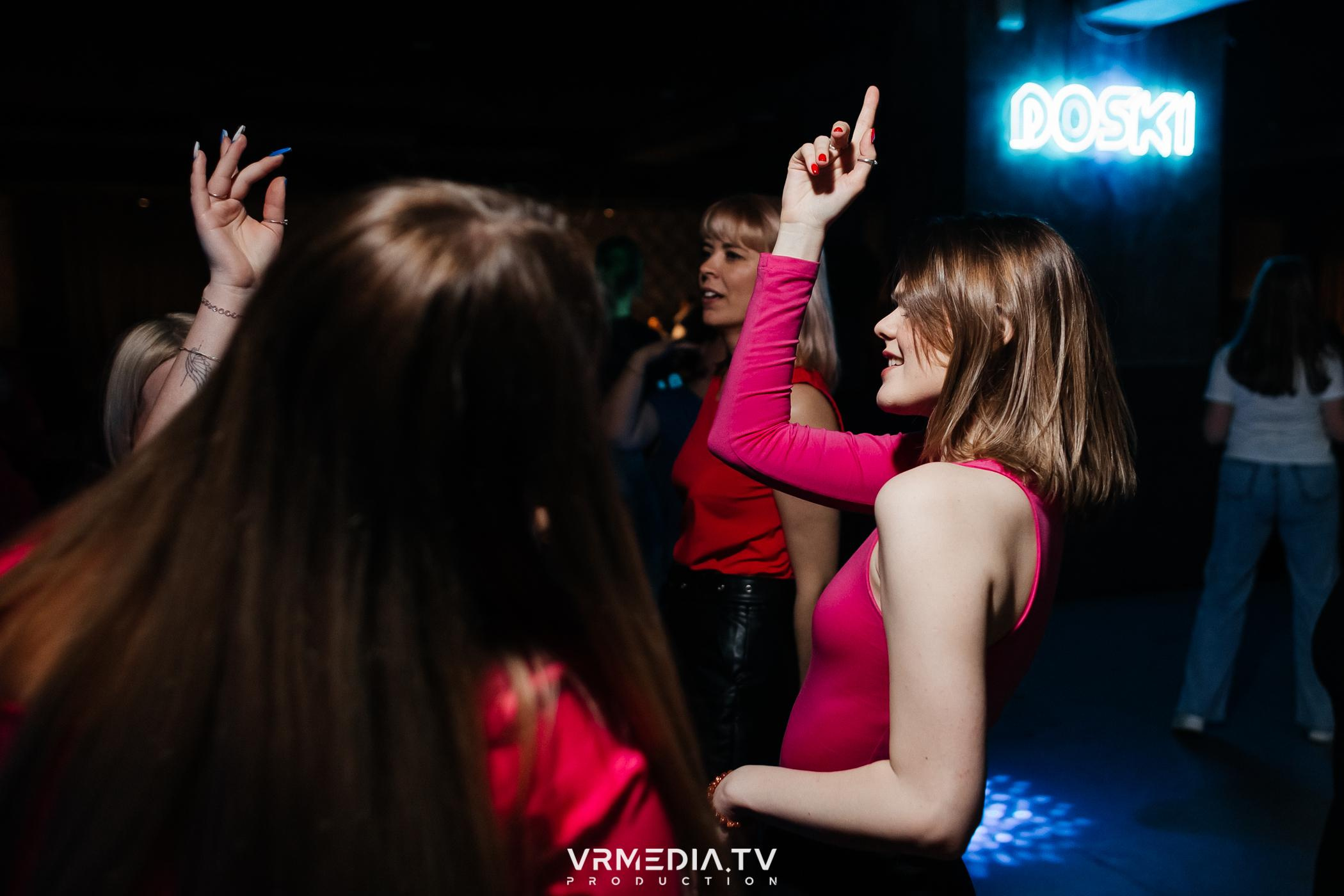 Выходные в баре «DOSKI»