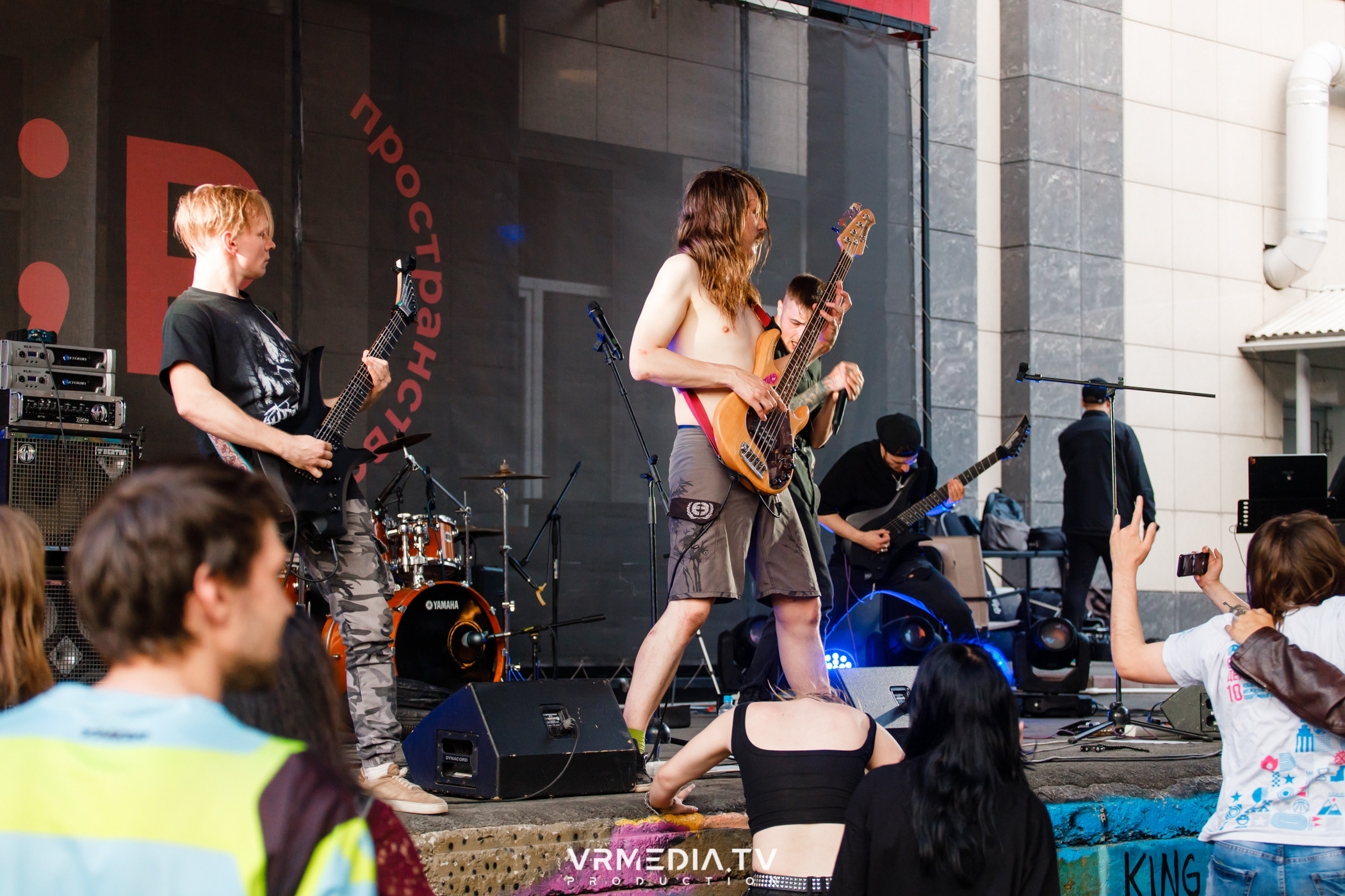 XVIII открытый городской рок-фестиваль «Над землёй» в культурном прост