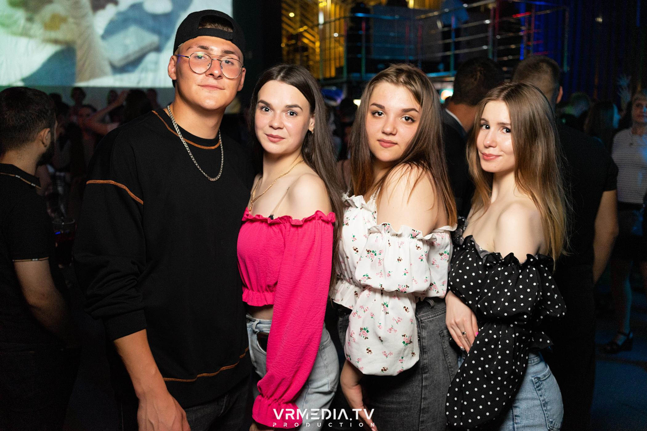 Выходные в баре «DOSKI»