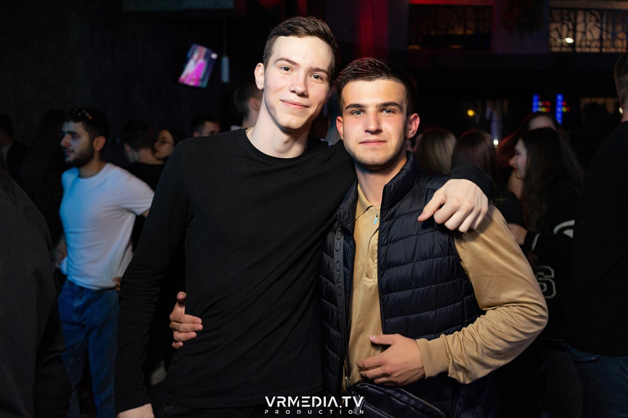 Выходные в баре «DOSKI»