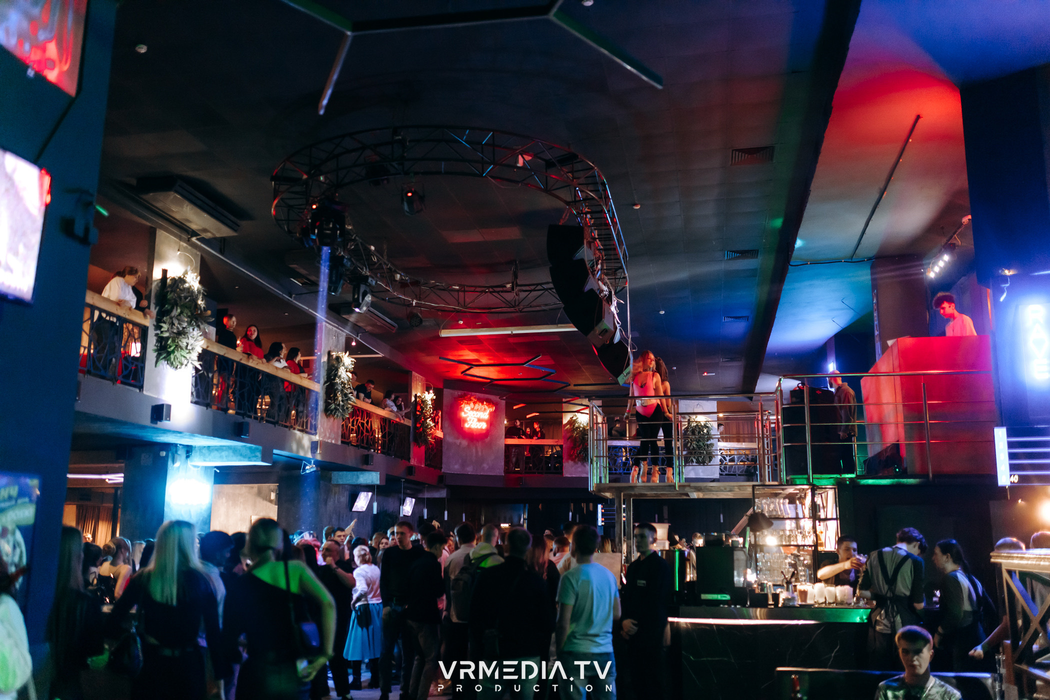 Выходные в баре «DOSKI»