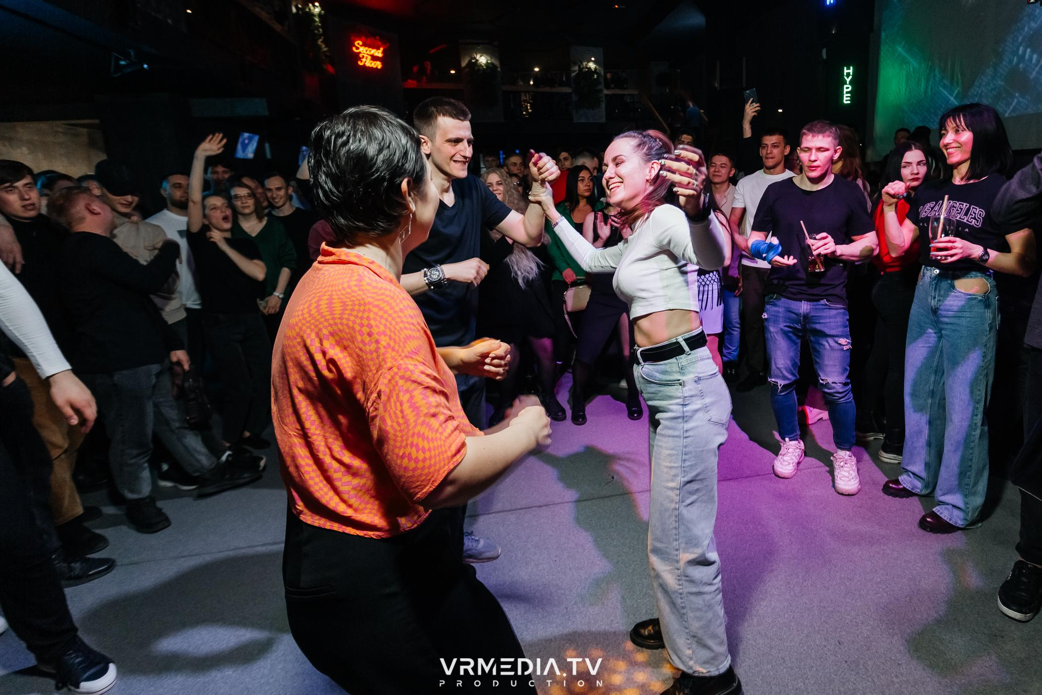 Выходные в баре «DOSKI»