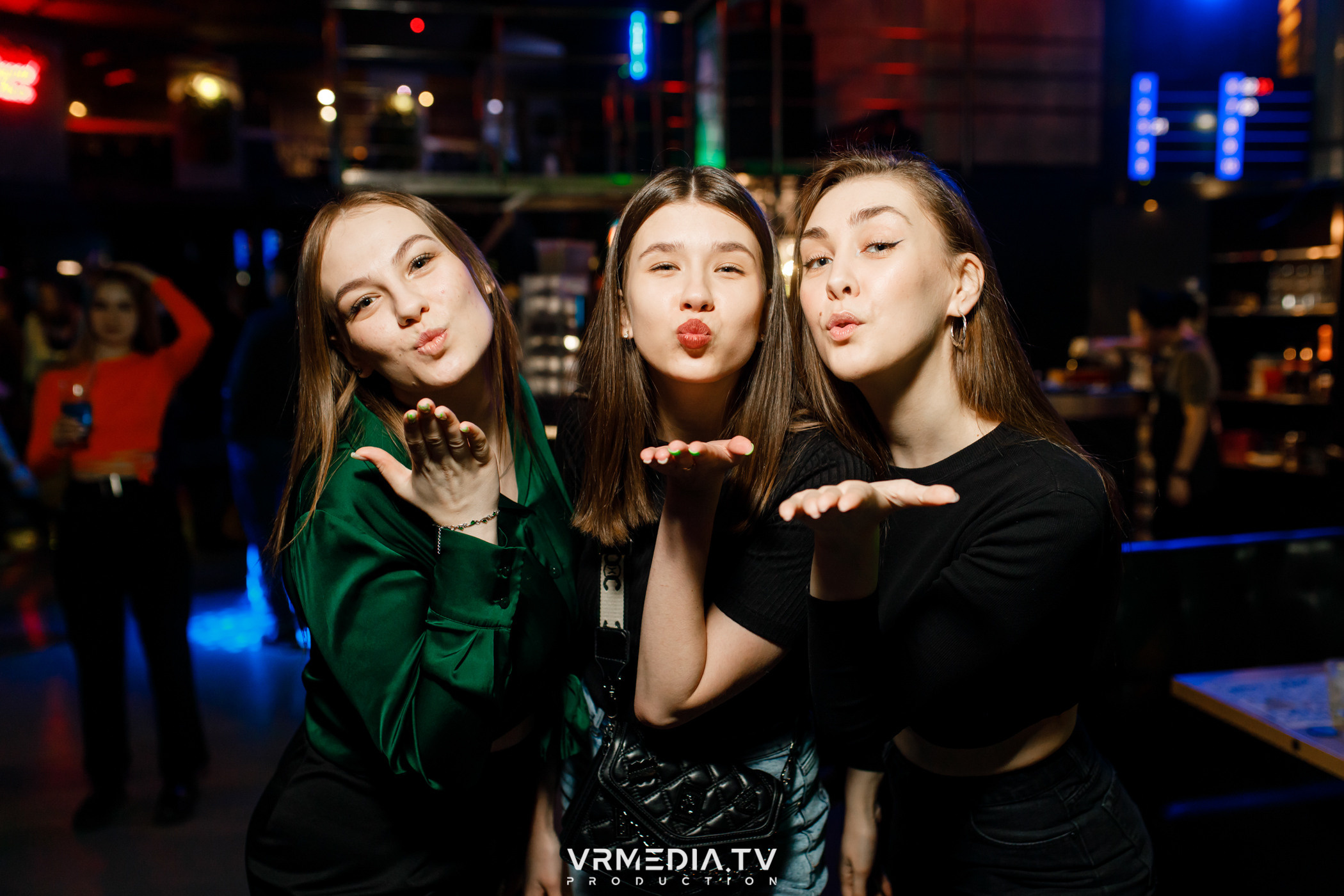 Выходные в баре «DOSKI»